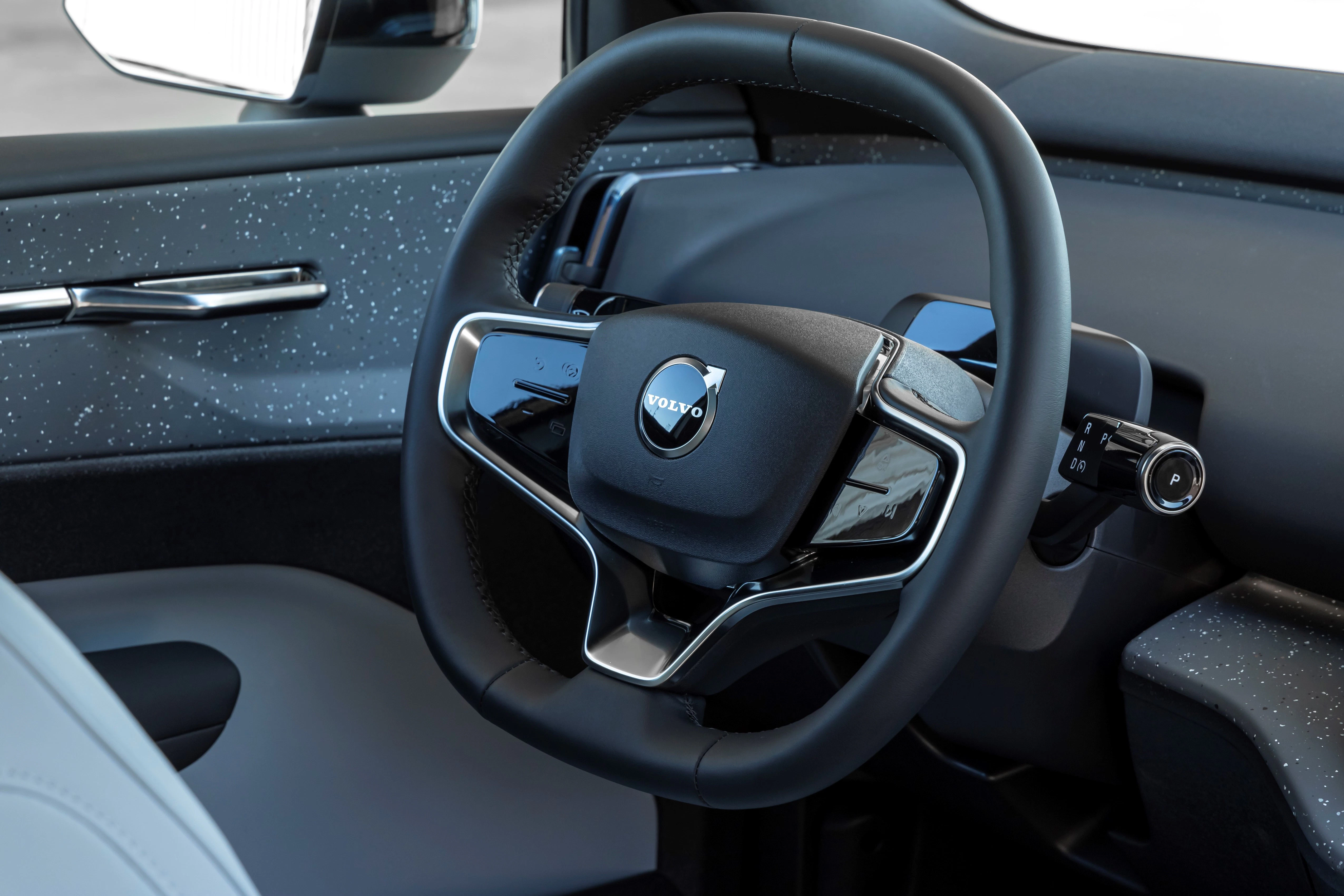 Das Lenkrad in einem Volvo EX30