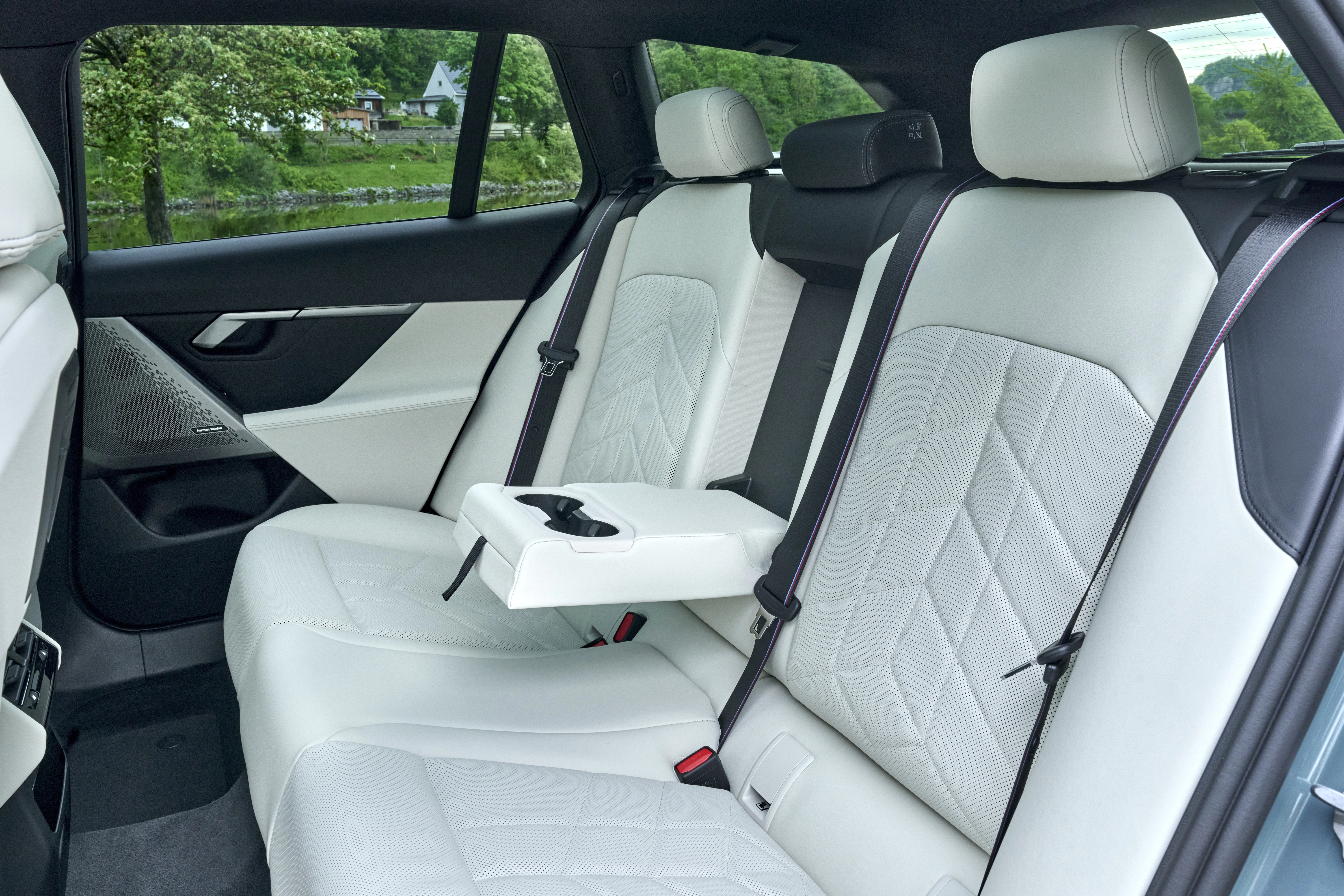 BMW i5 Touring Rückbank Detail
