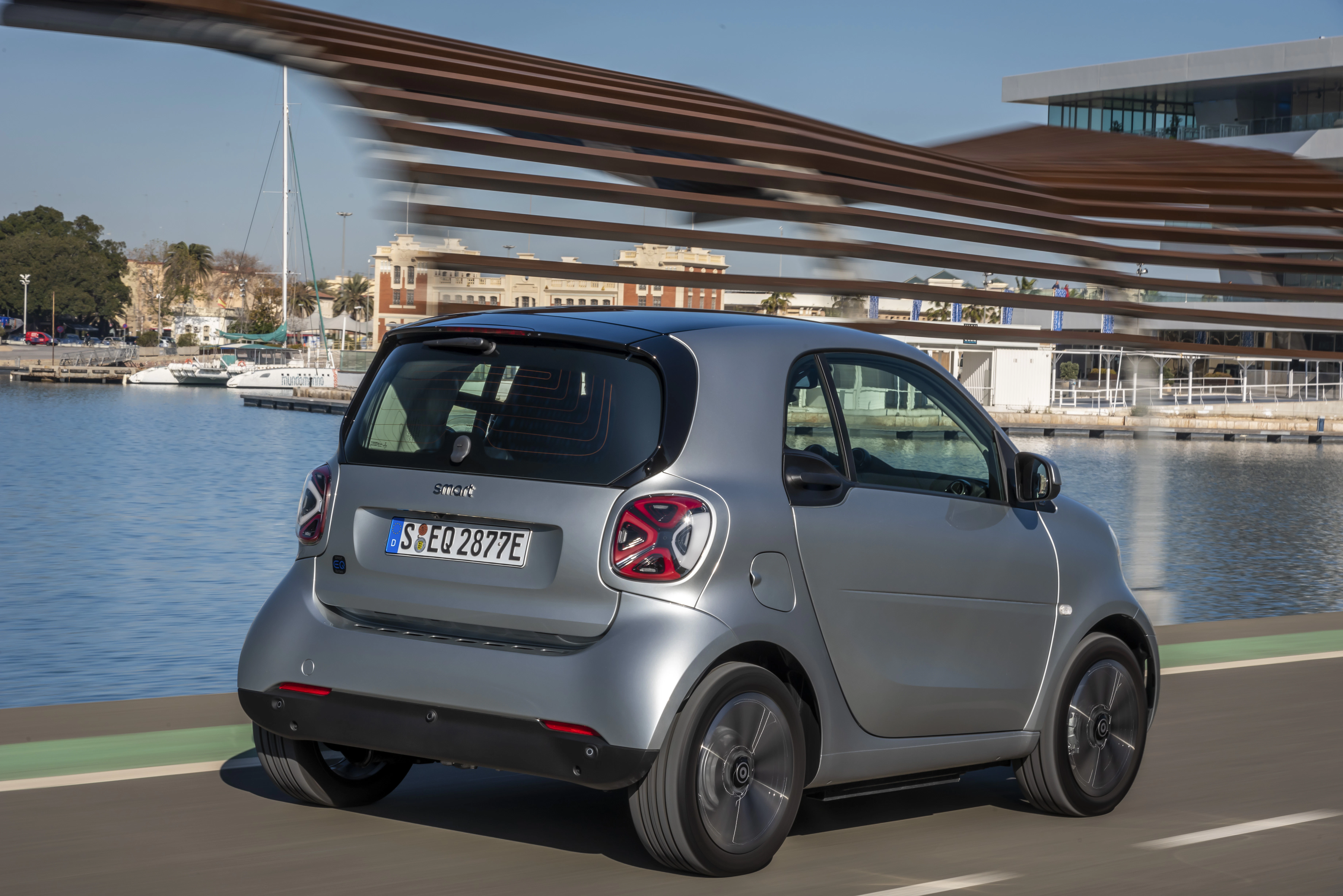 Smart fortwo EQ Heck dynamisch