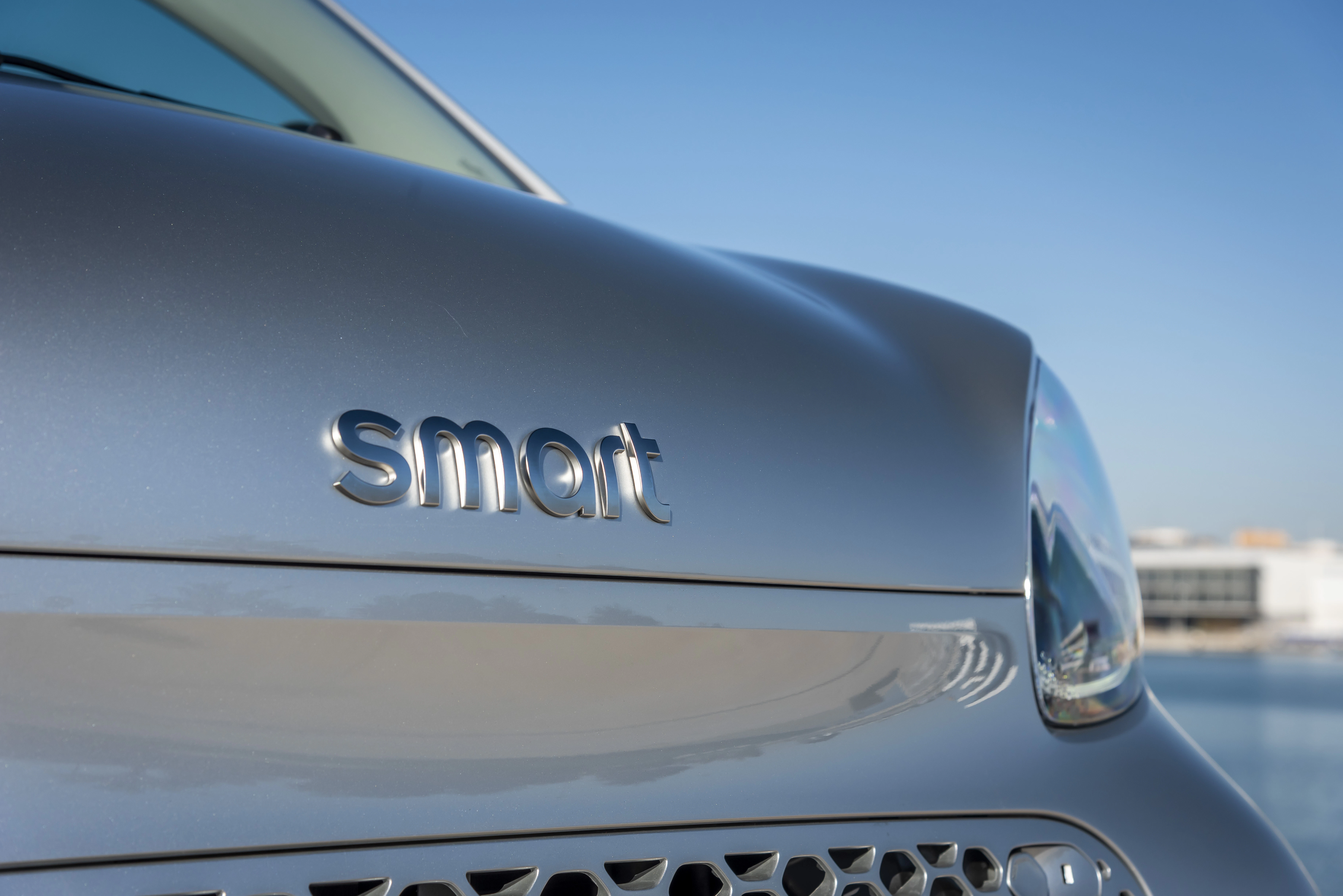 Smart fortwo EQ Logo Detail