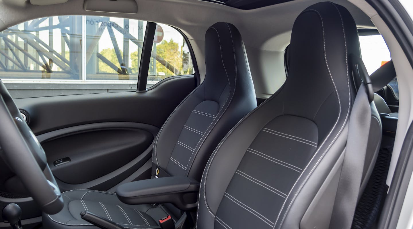 Vordersitze des Smart fortwo EQ