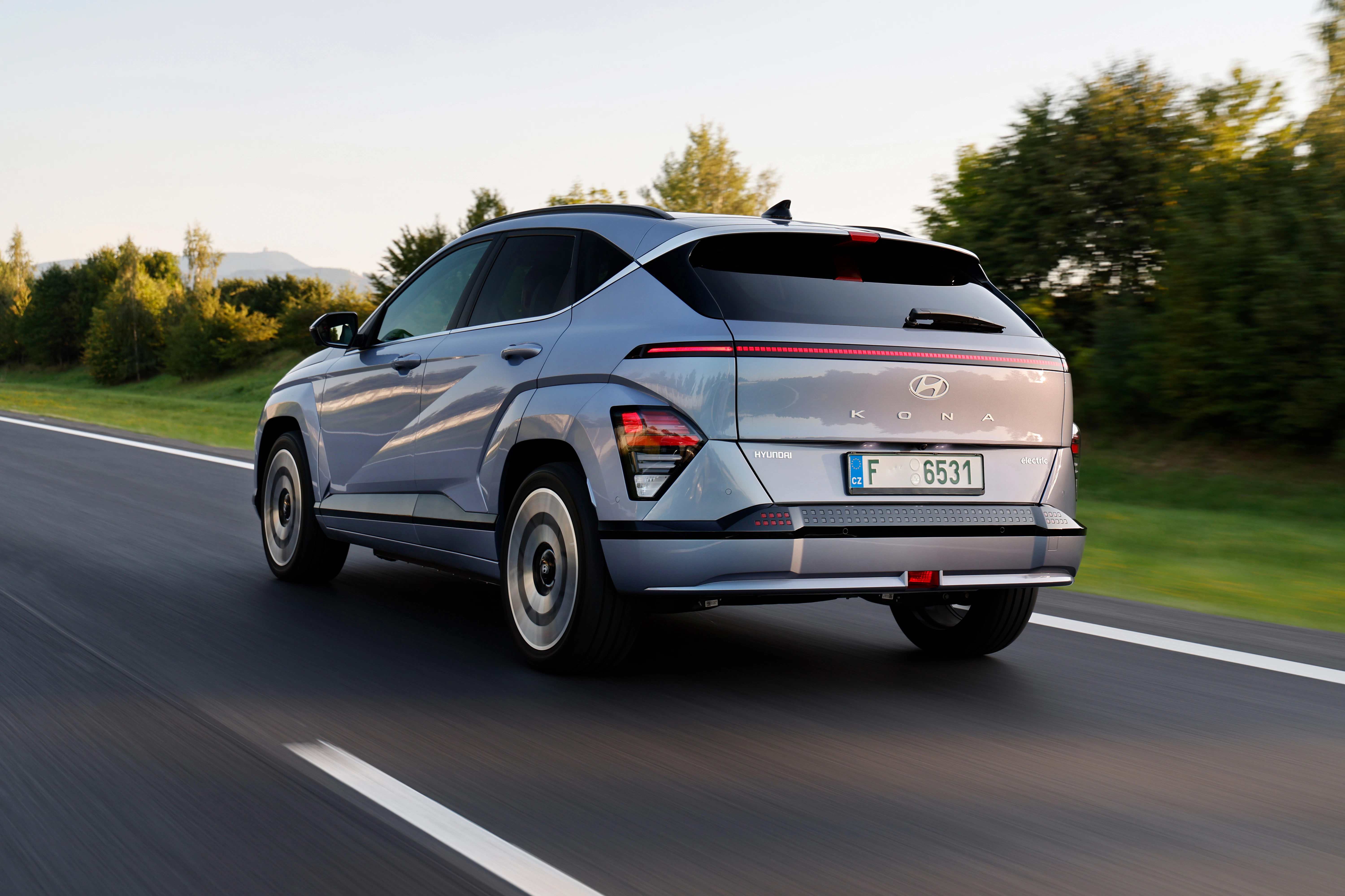 Hyundai Kona Electric Heck dynamisch