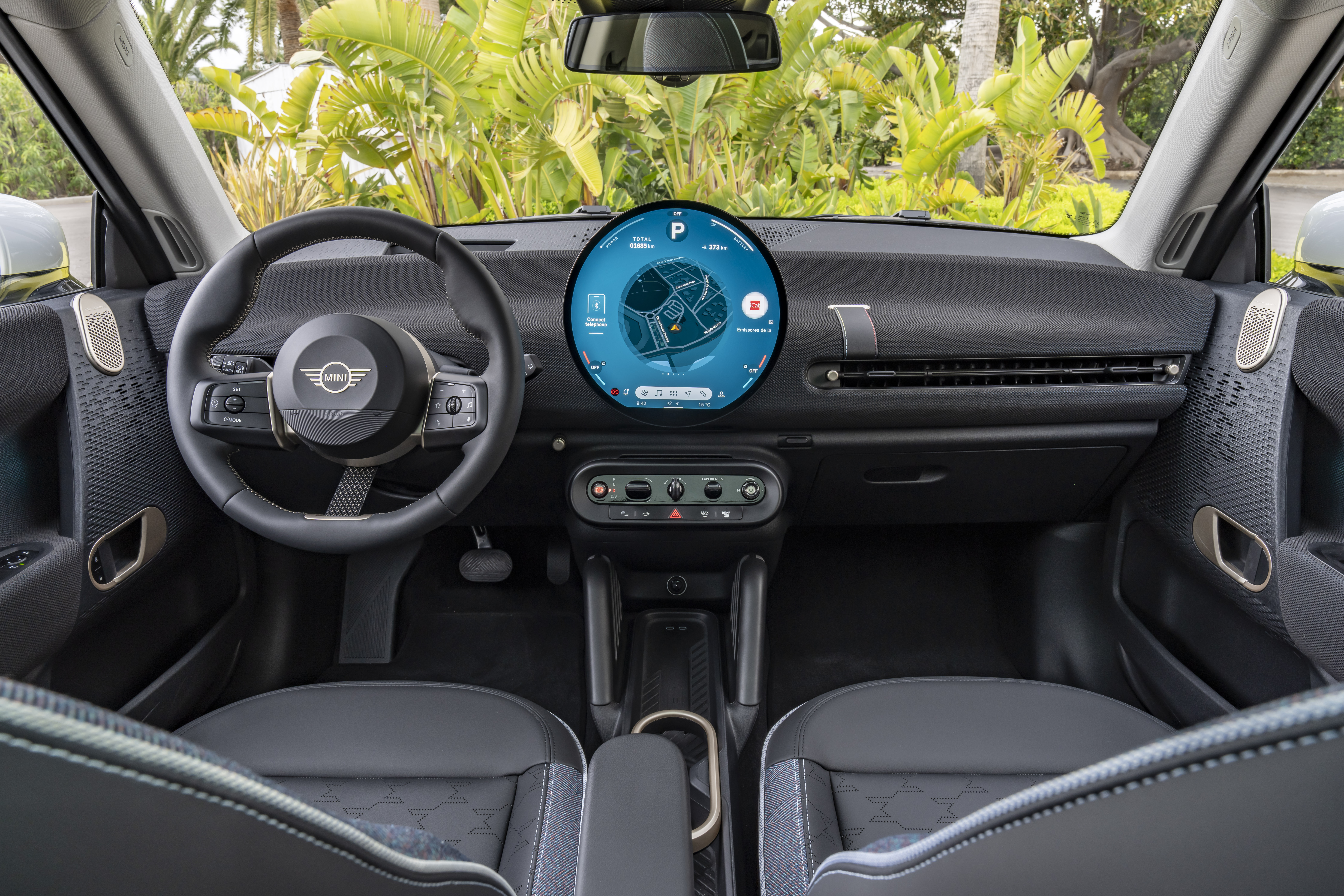 Armaturenbrett und Lenkrad des Mini Cooper Electric