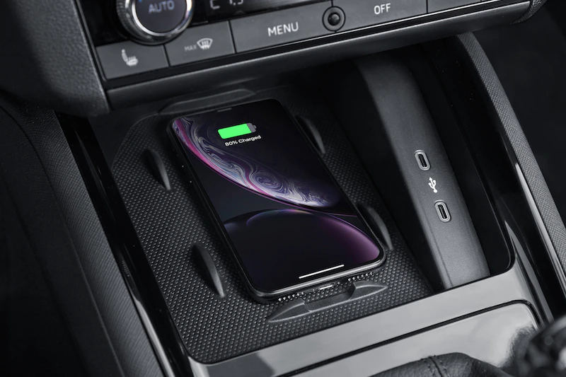 Škoda Kamiq Wireless-Charger Detail