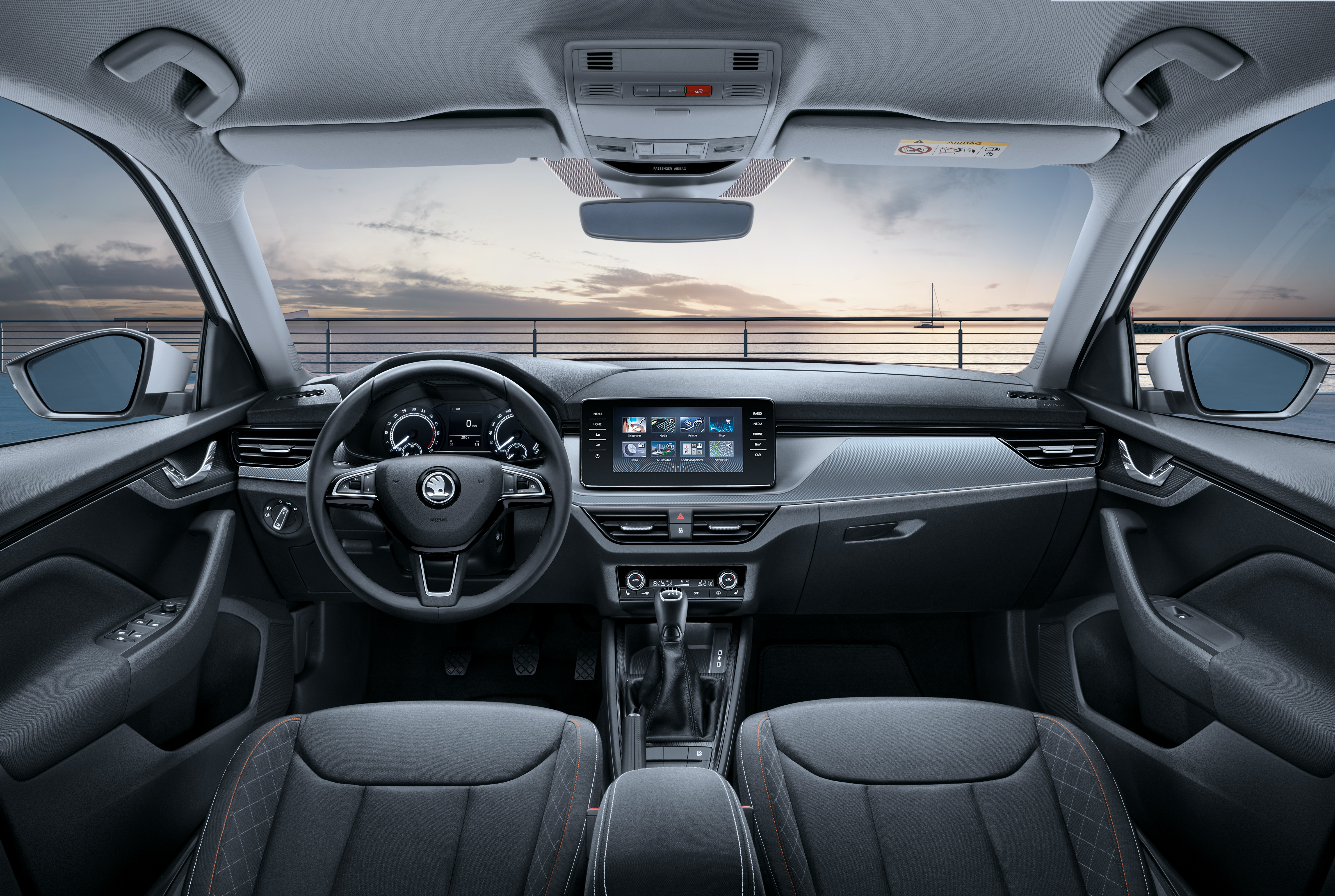 Armaturenbrett und Lenkrad des Skoda Scala