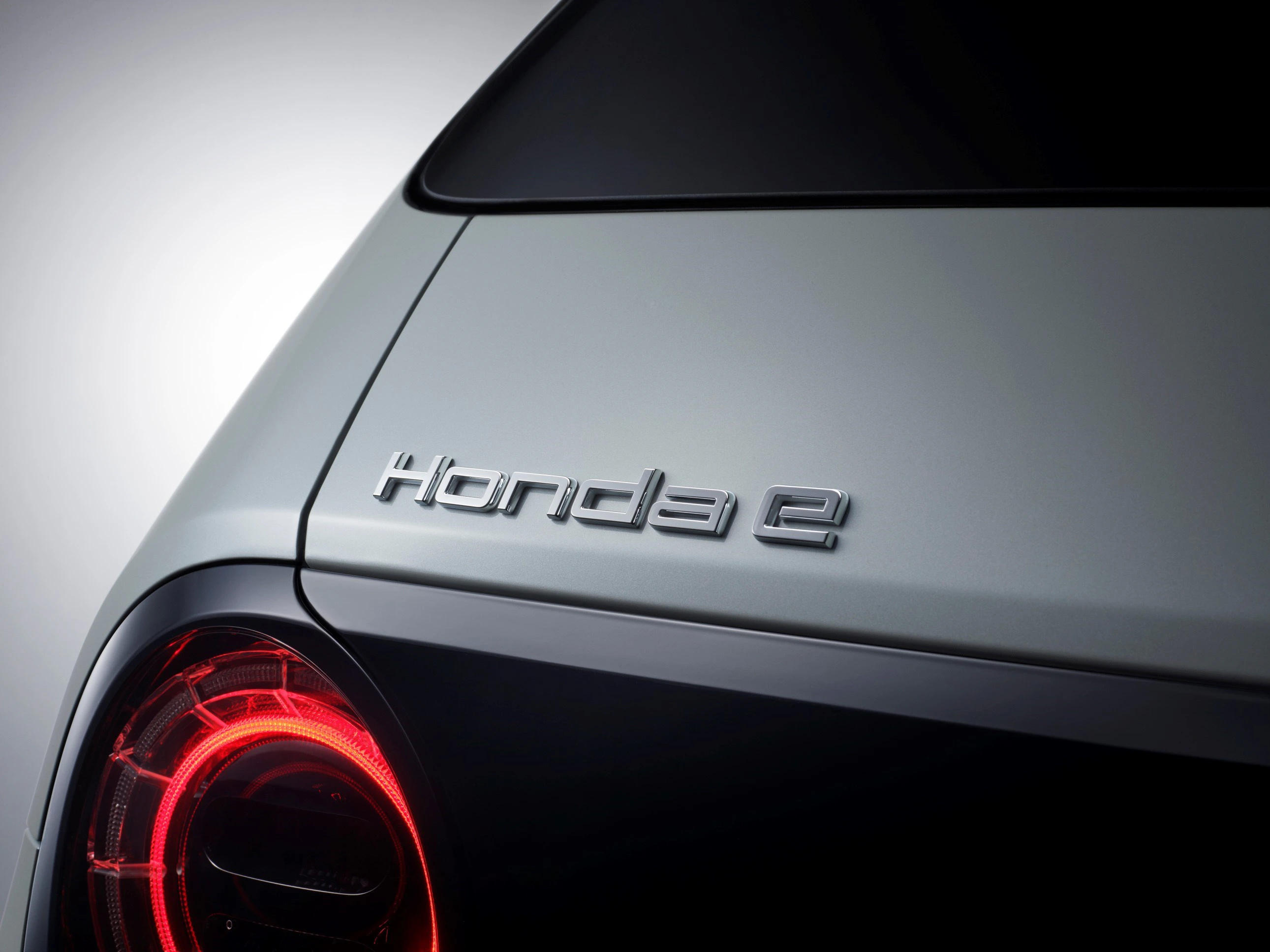 Honda e Detail Logo Heck