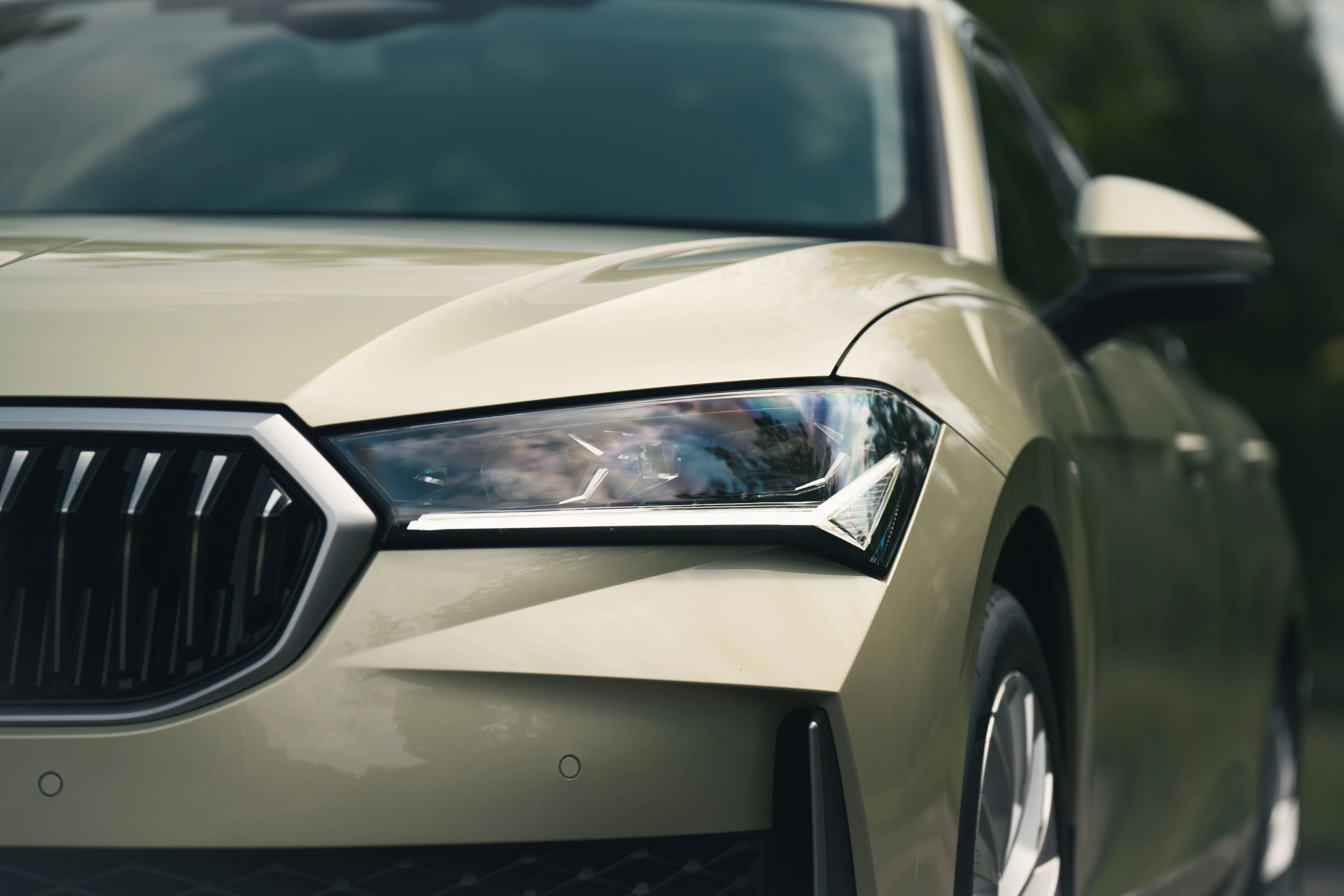 Skoda Superb Combi Detail Front