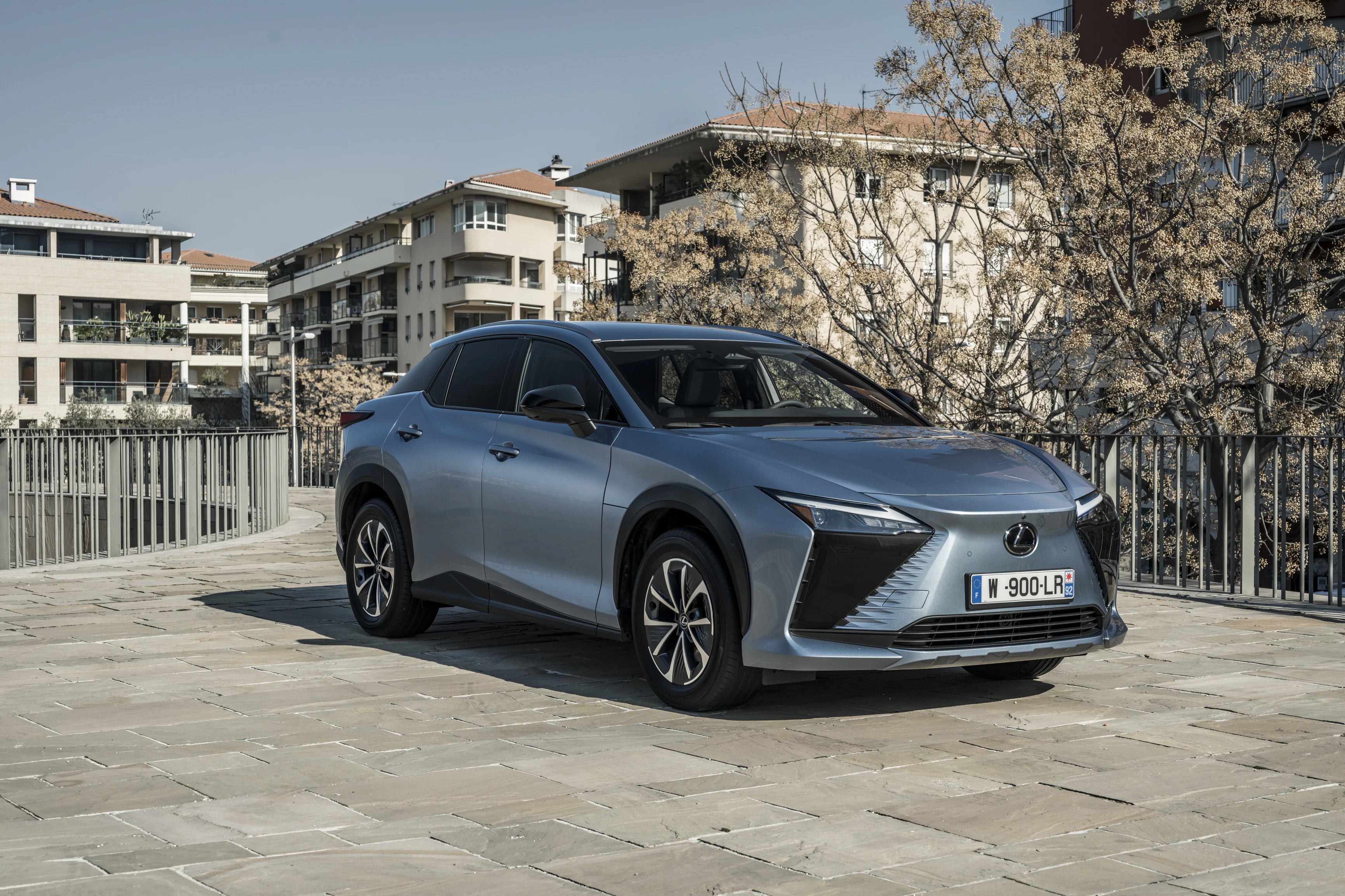 Lexus RZ statisch Front
