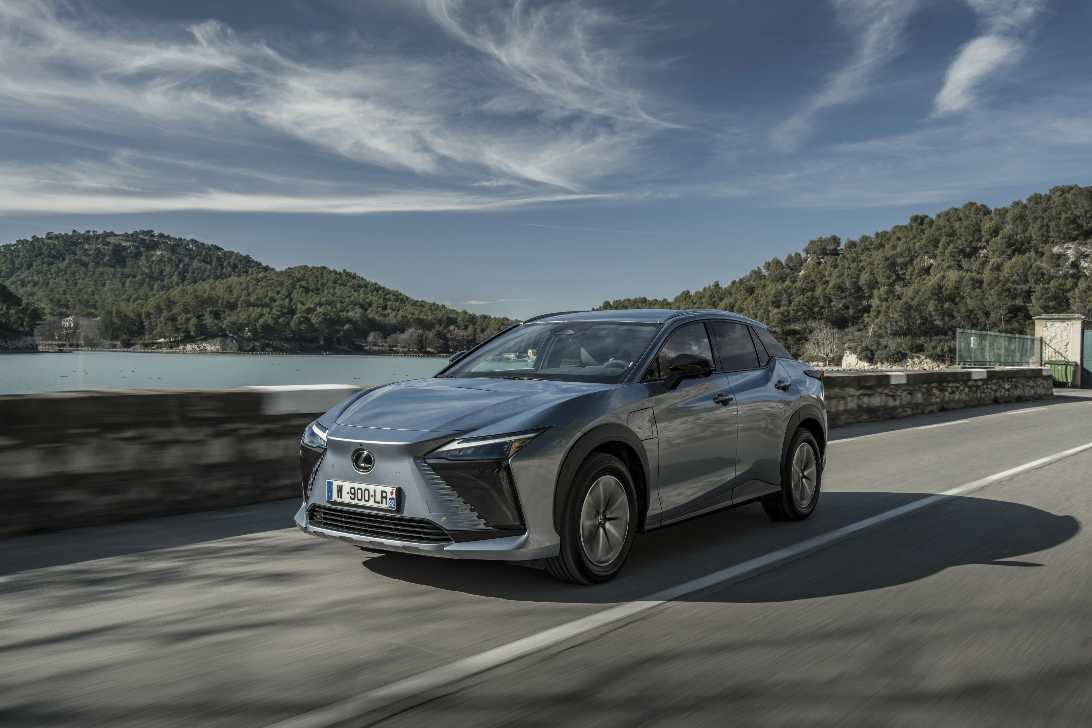 Lexus RZ  dynamisch Front