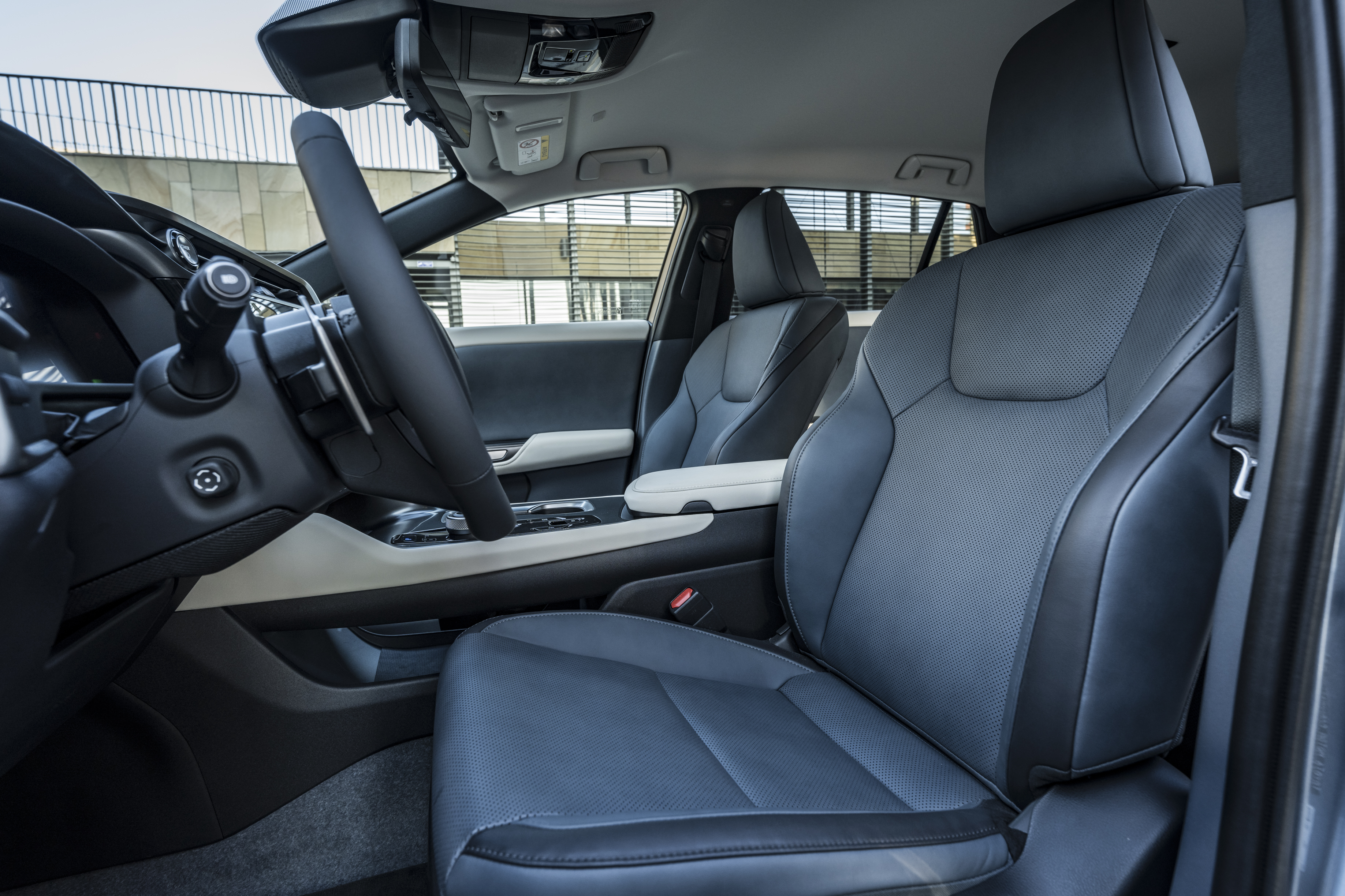 Lexus RZ Vordersitze