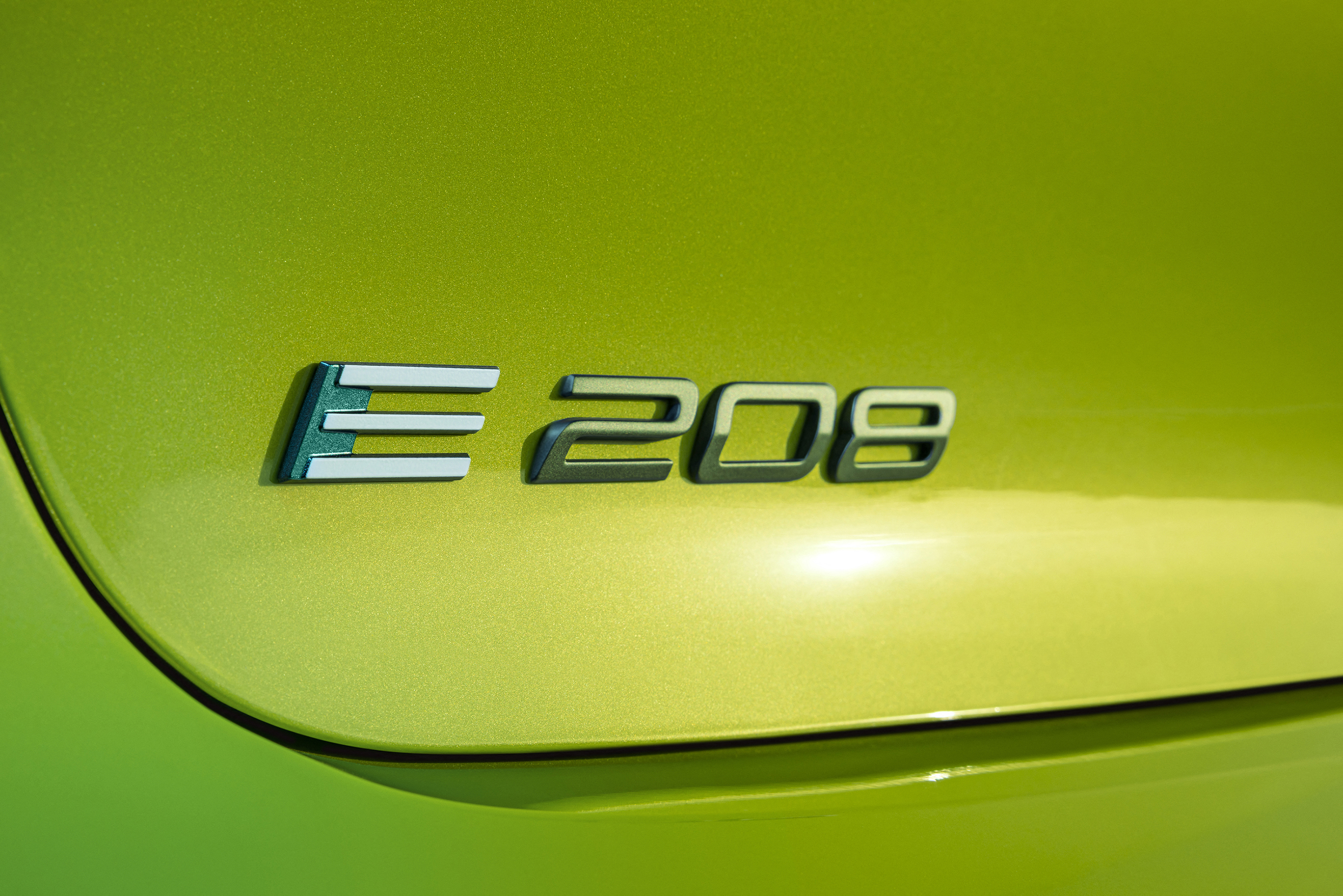 Logo des Peugeot e-208