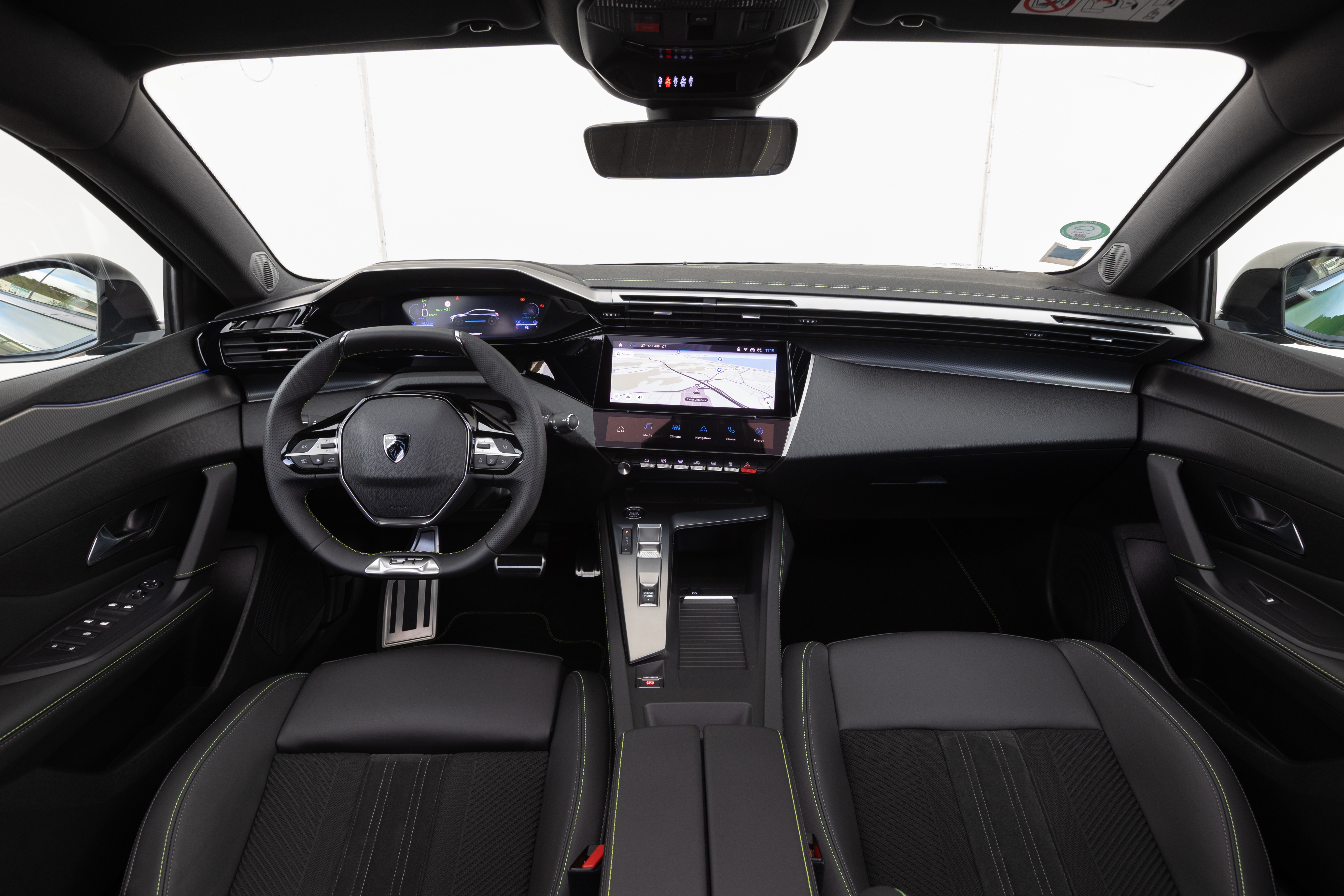 Peugeot e-308  Armaturenbrett und Lenkrad