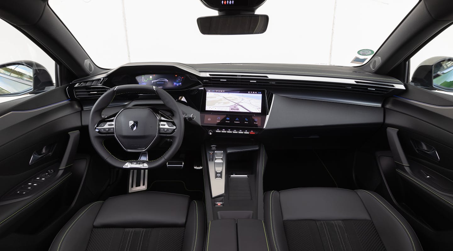 Peugeot e-308 Armaturenbrett und Lenkrad