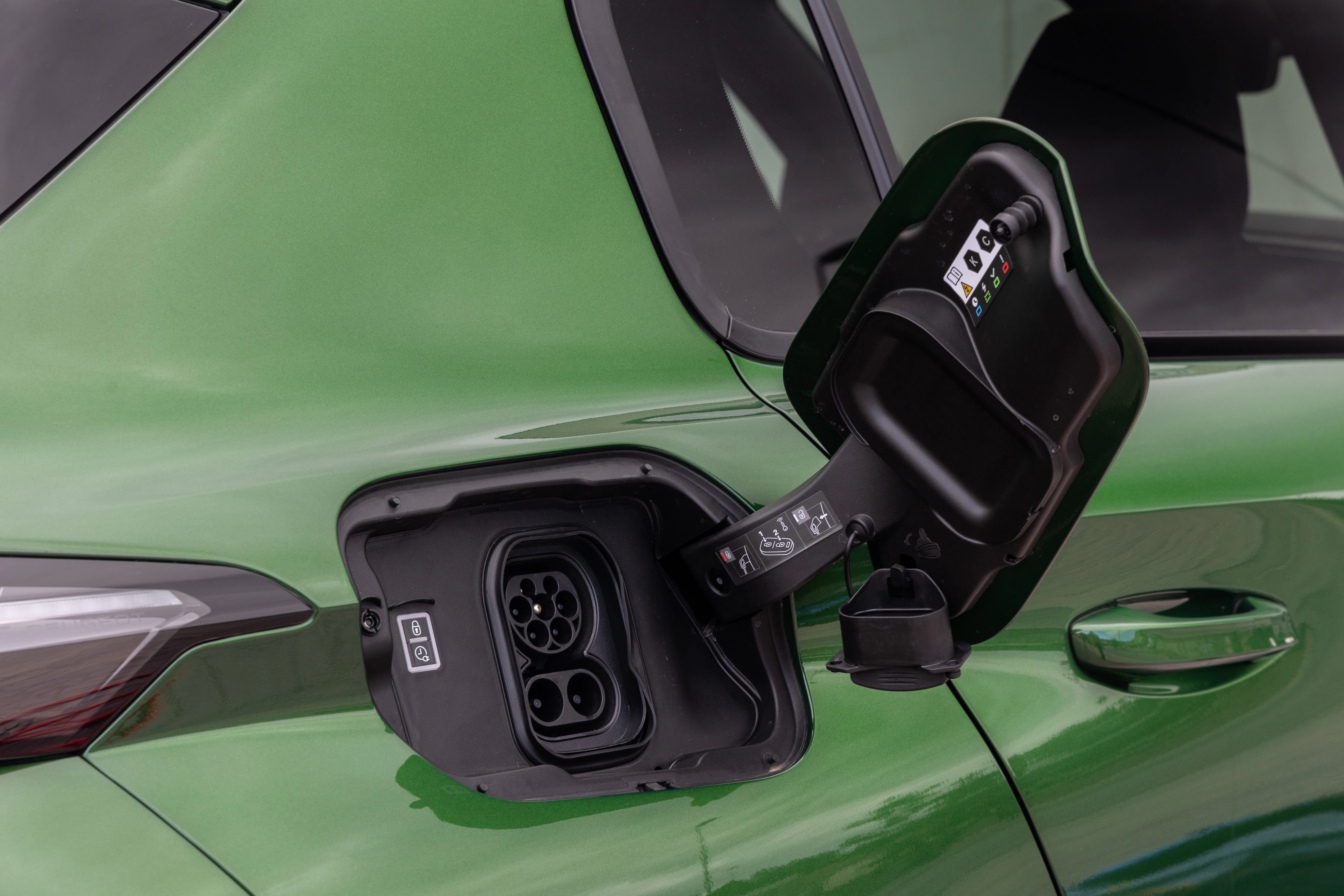 Peugeot e-308 Ladeklappe Detail