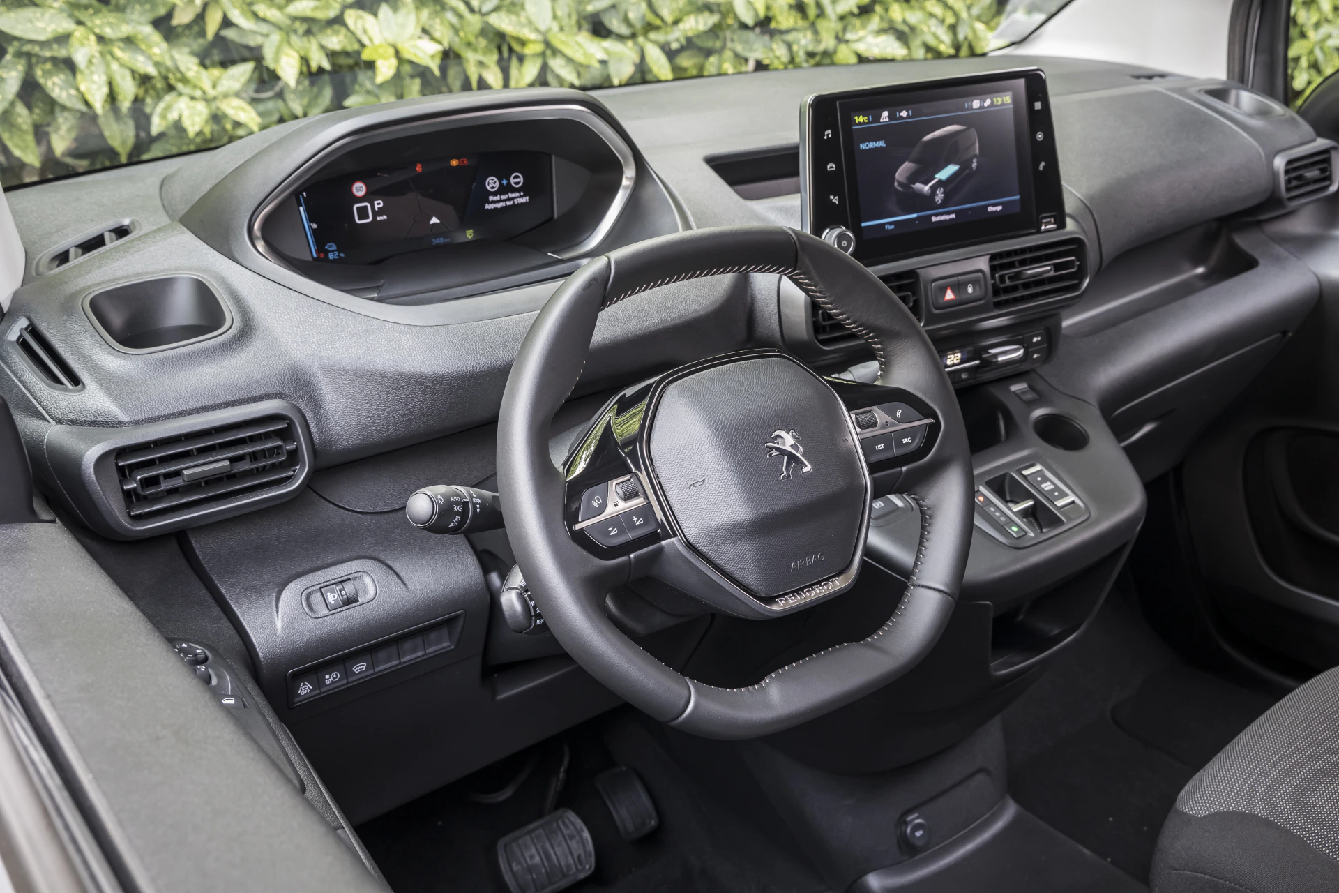 Peugeot e-Partner Detail Lenkrad