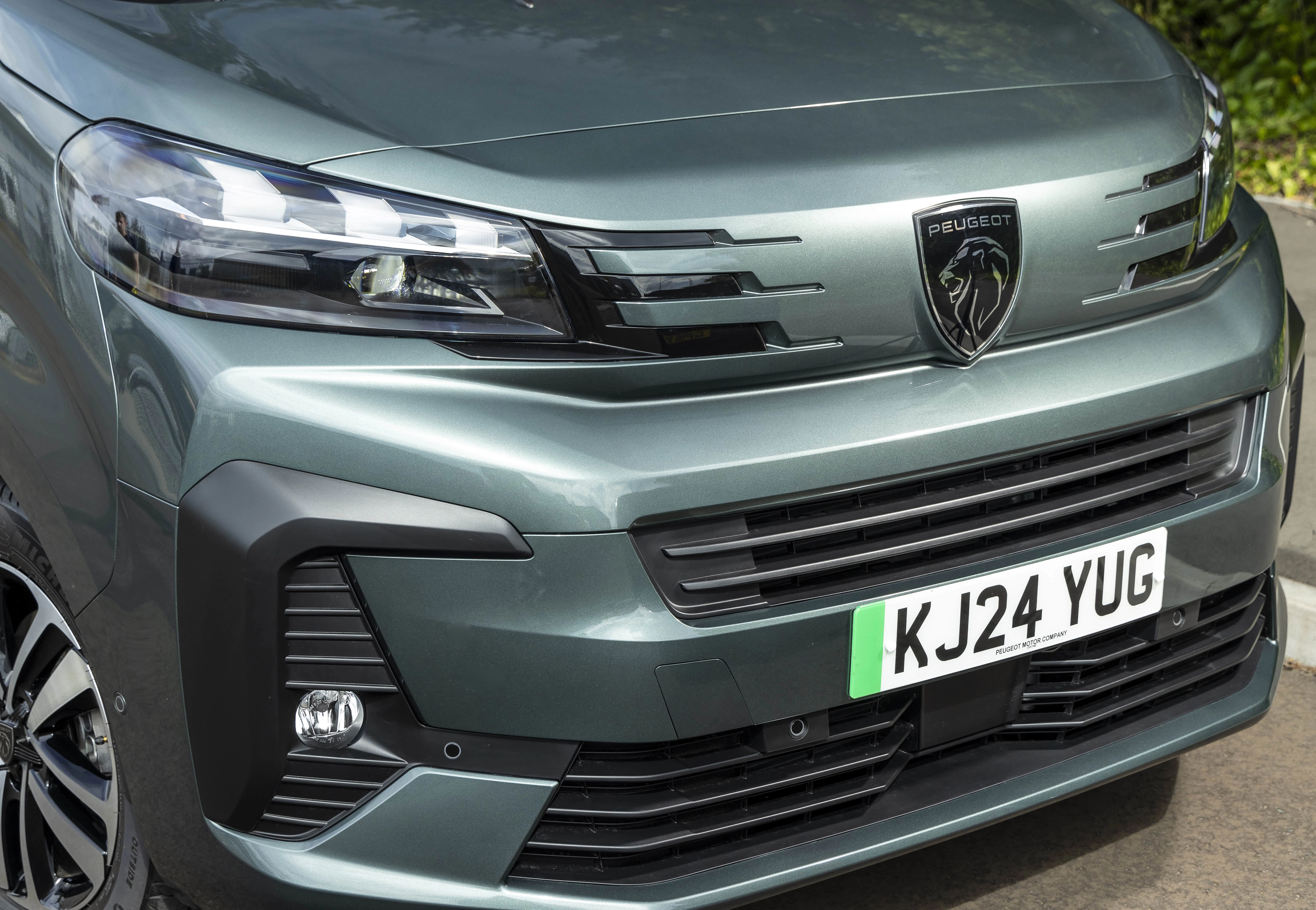 Peugeot e-Traveller Detail Front