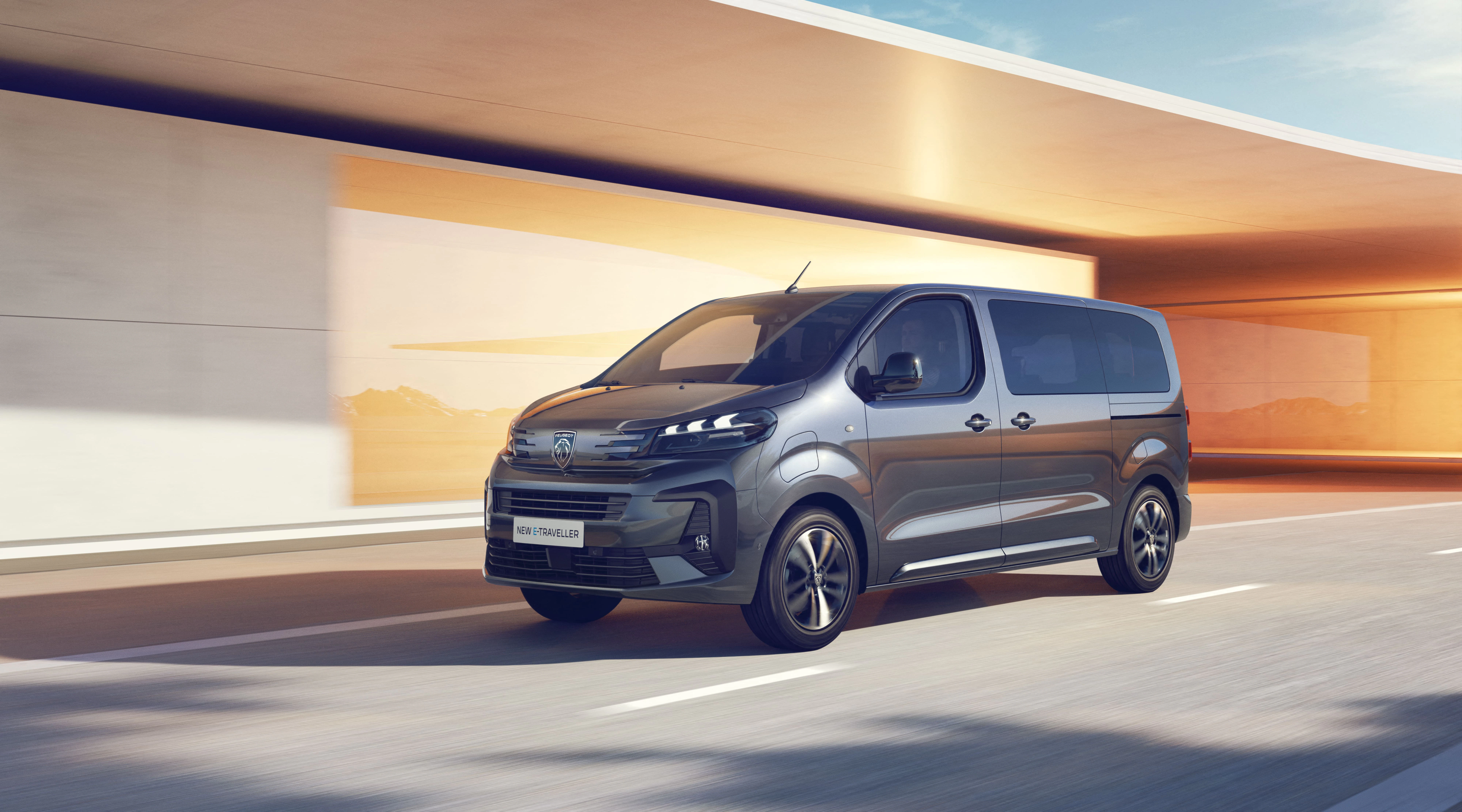 Peugeot e-Traveller dynamisch Front