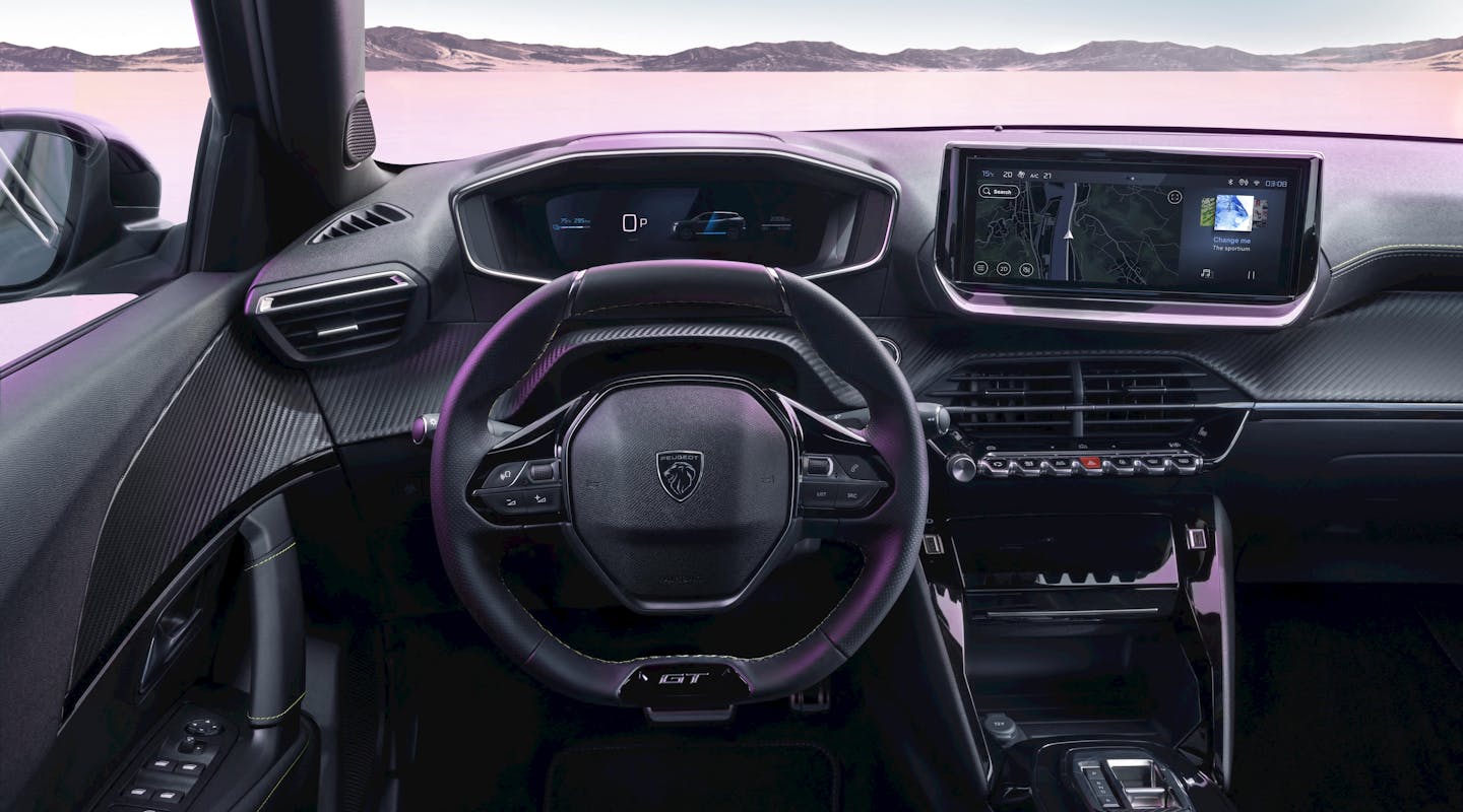 Peugeot e-2008 Lenkrad und Armaturenbrett