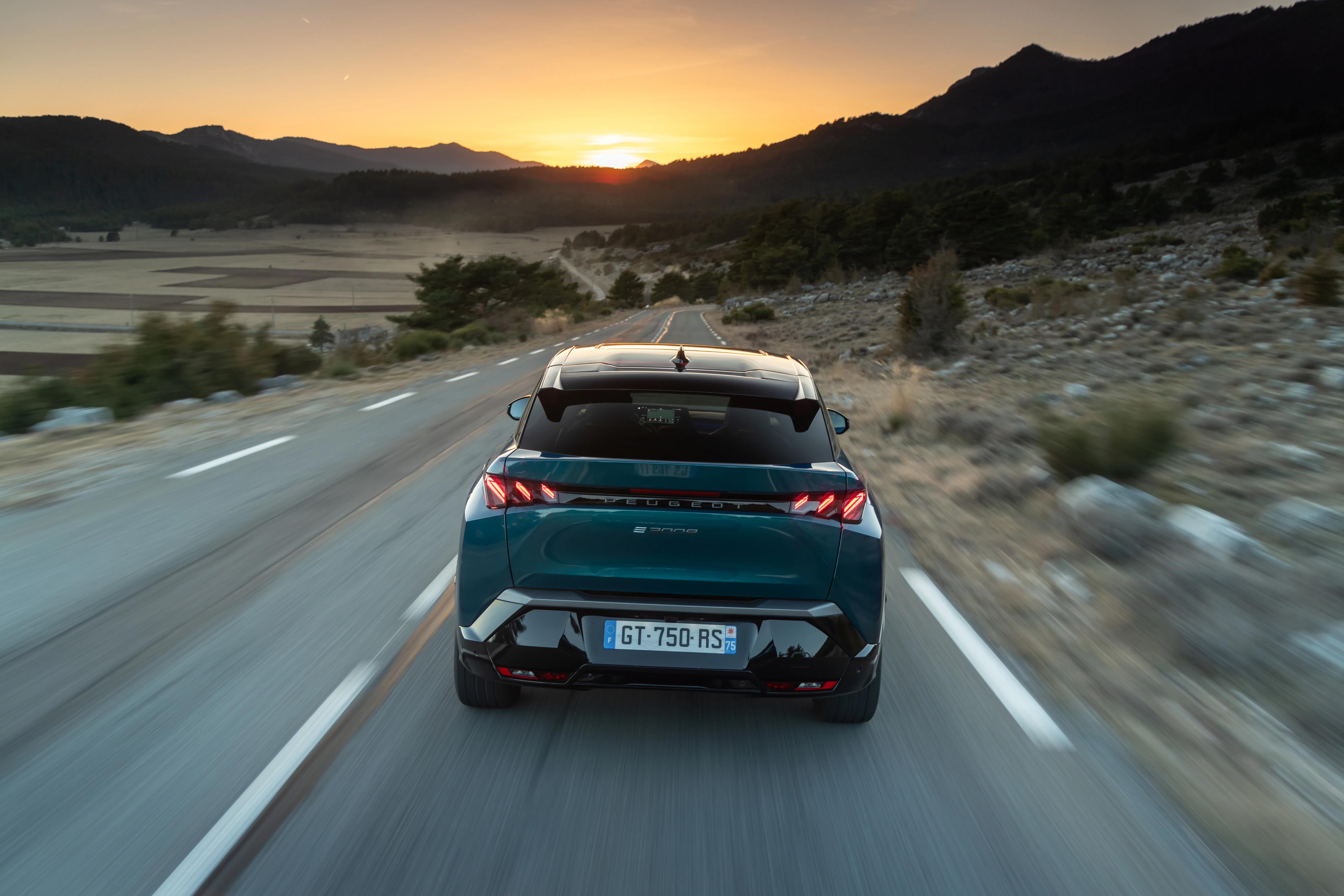 Peugeot e-3008 dynamisch Heck