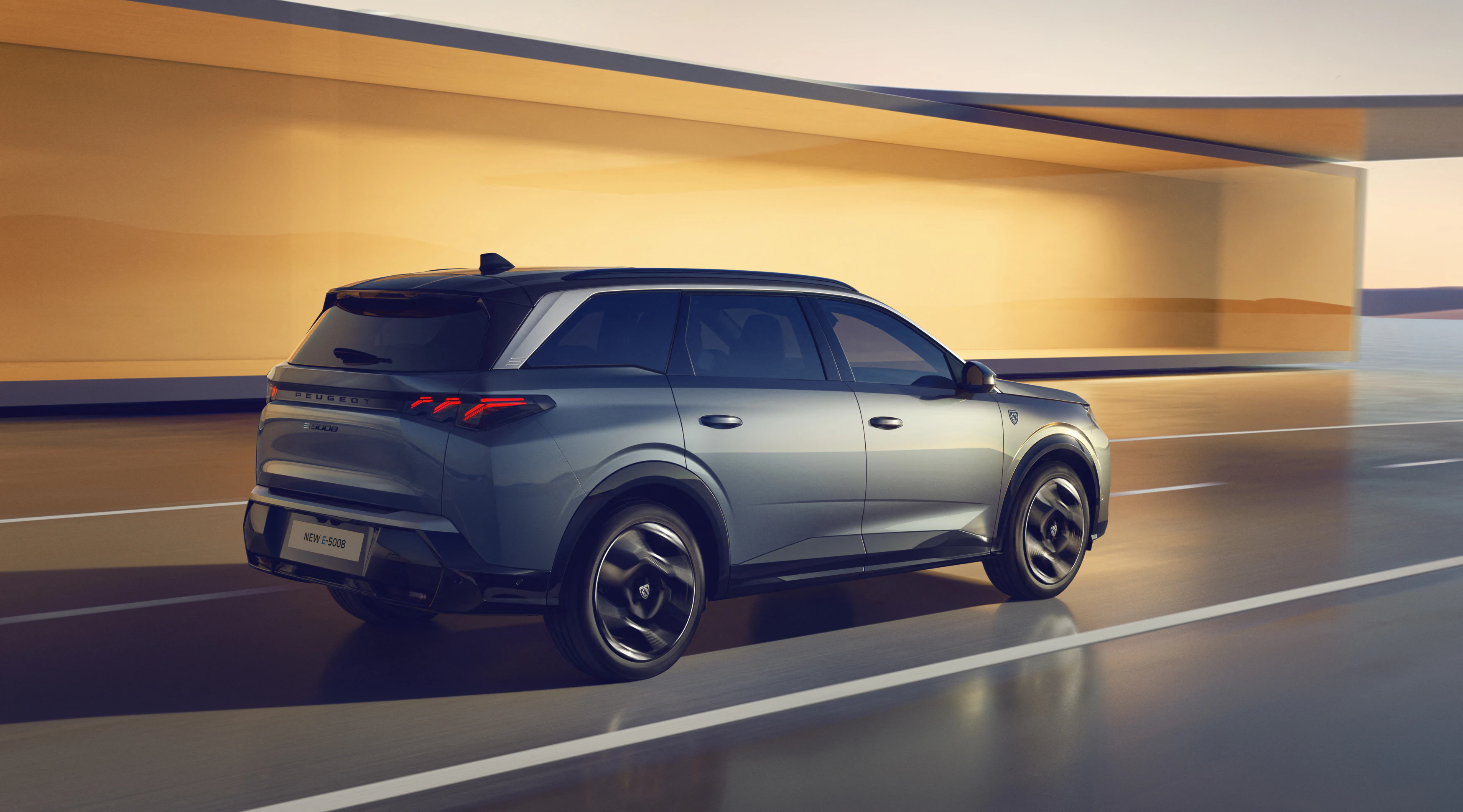 Peugeot e-5008 dynamisch Heck