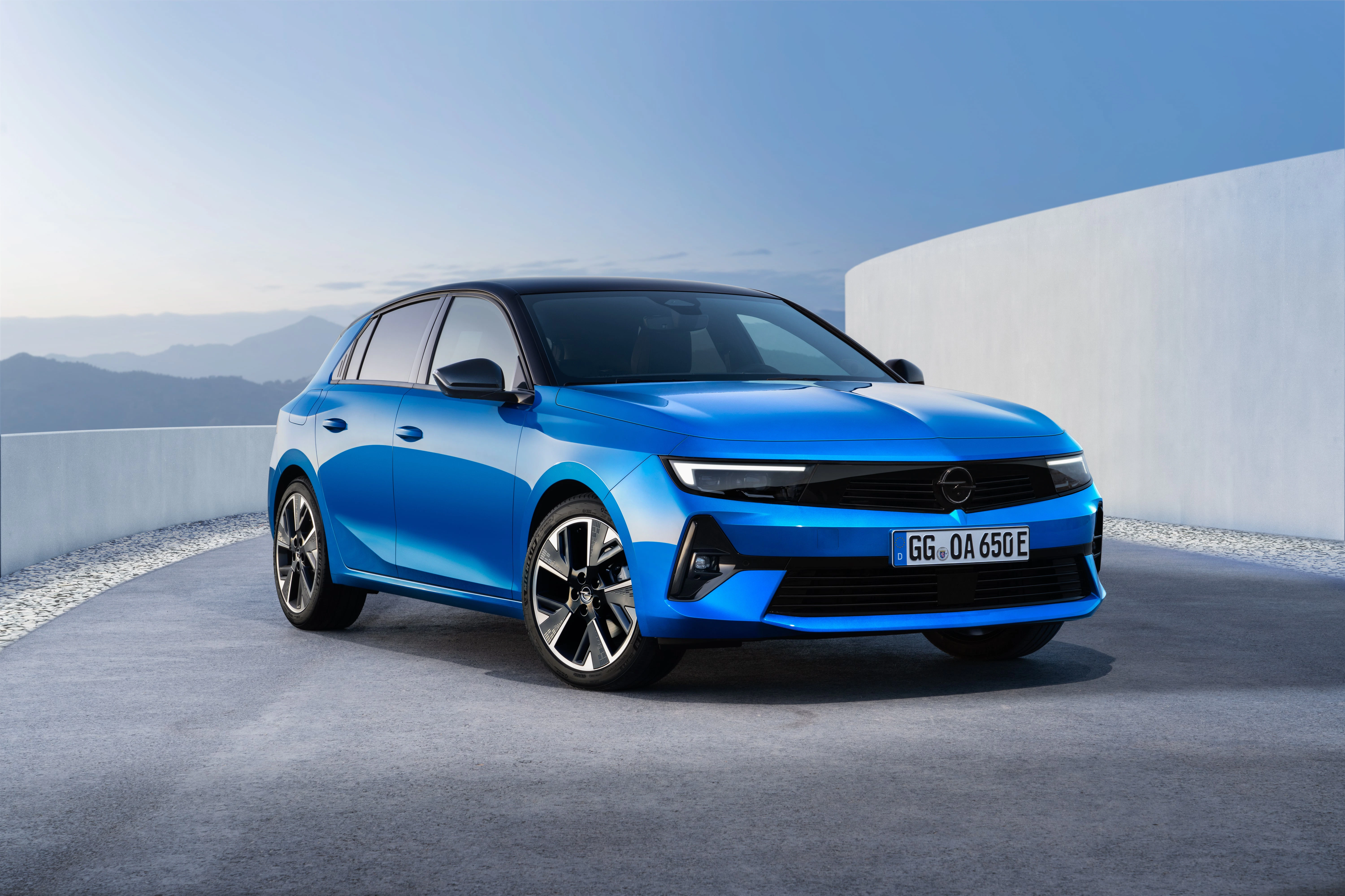 Opel Astra Electric statisch Front