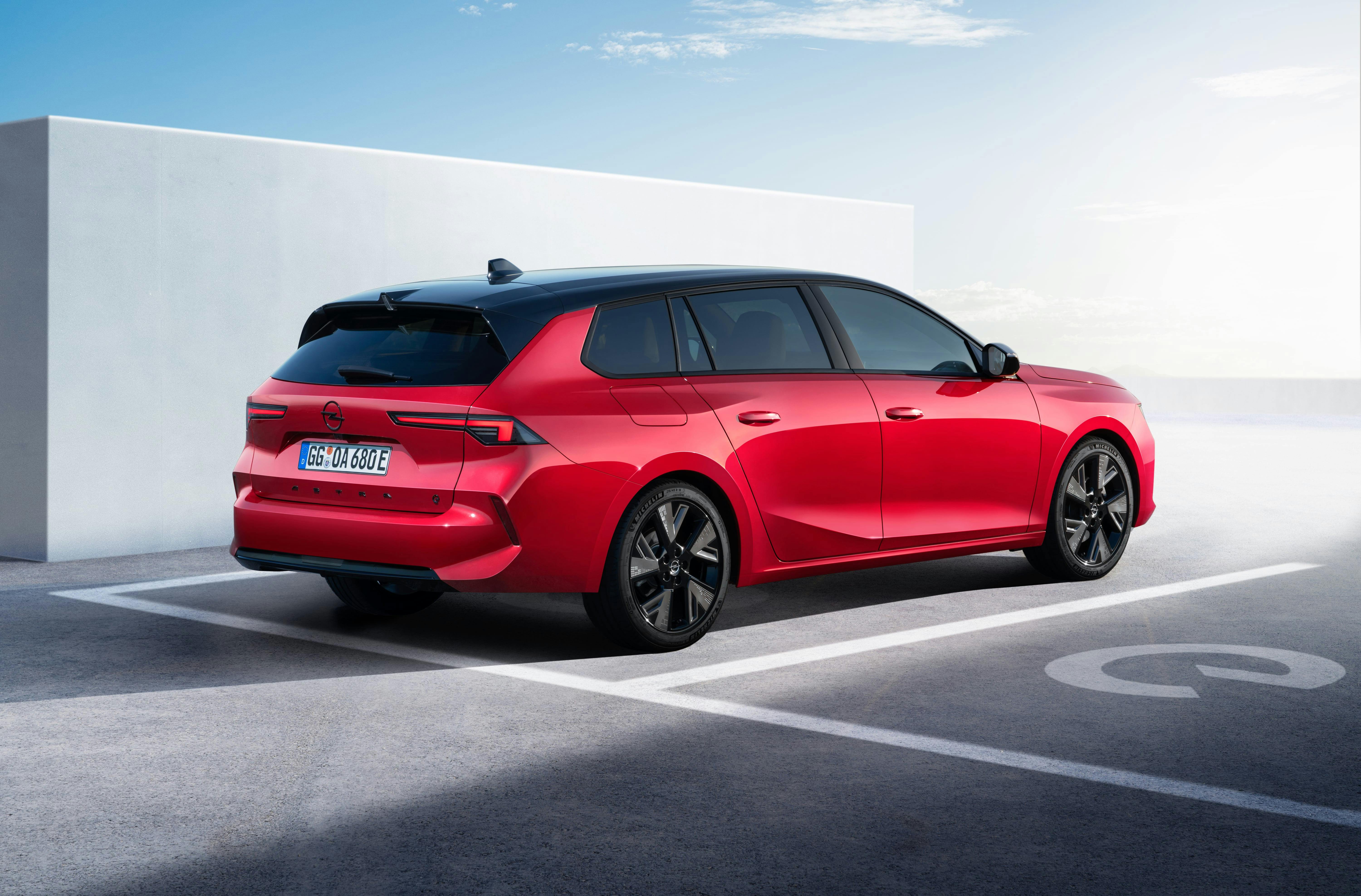 Opel Astra Sports Tourer Electric statisch Heck