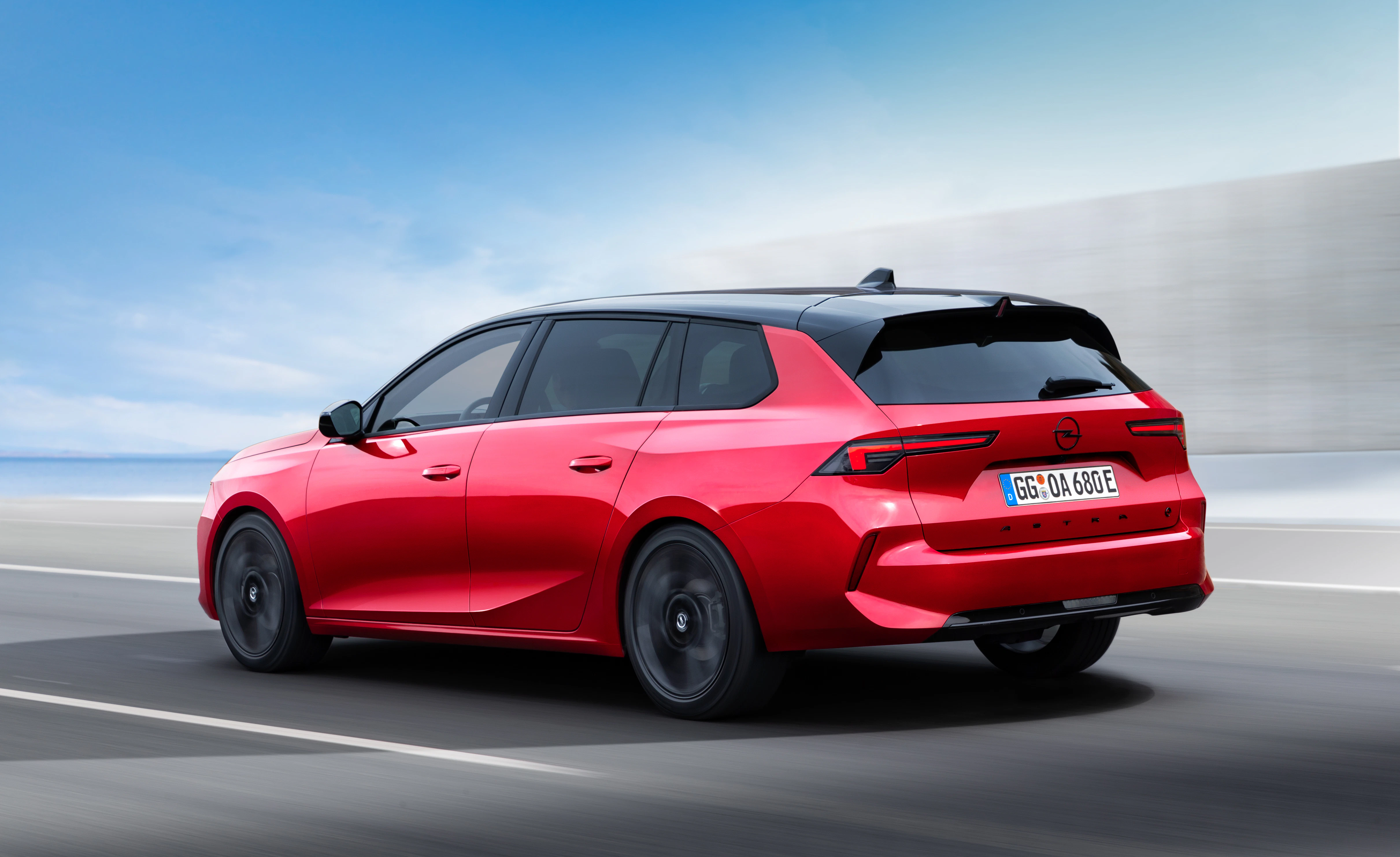 Opel Astra Sports Tourer Electric dynamisch Heck