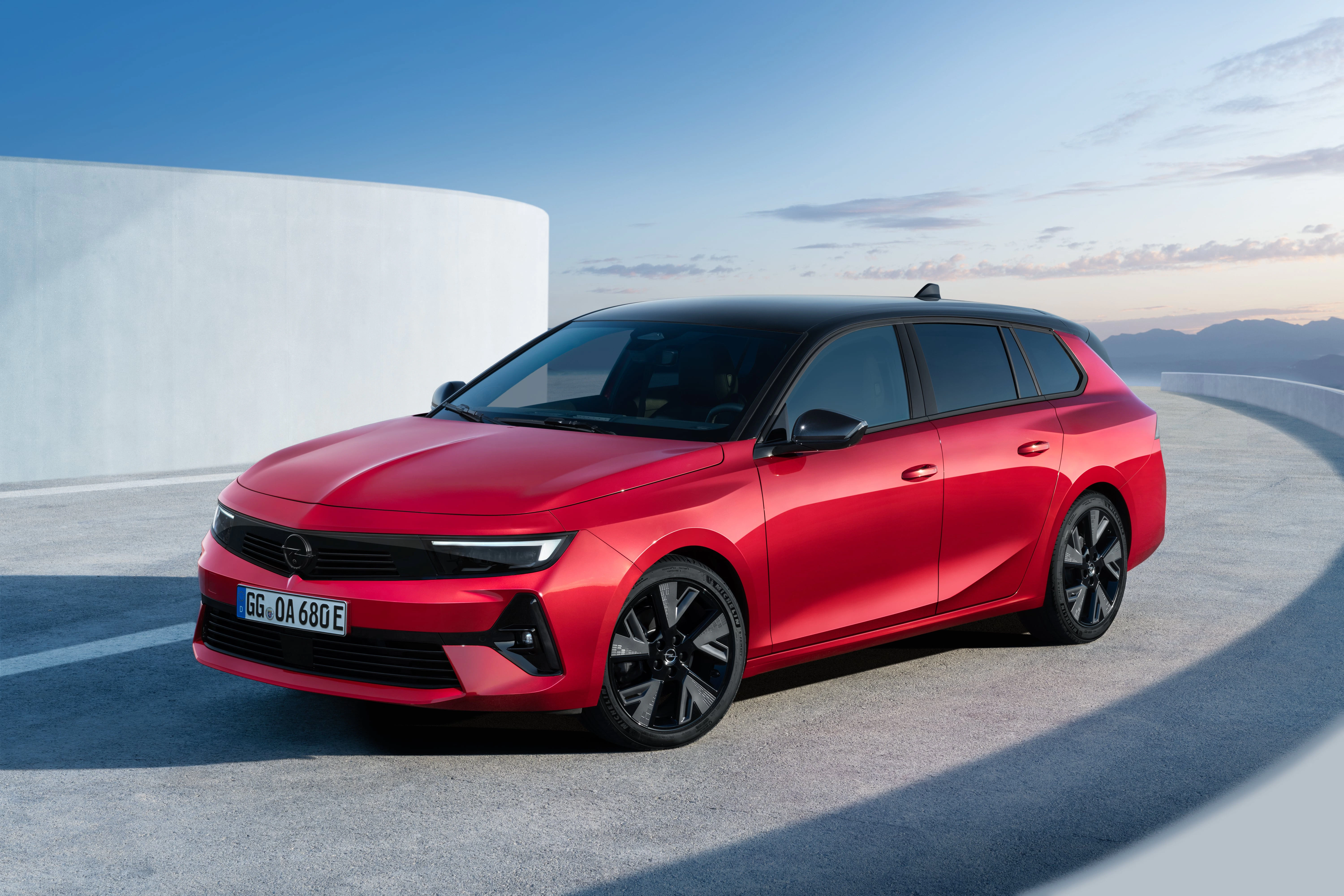 Opel Astra Sports Tourer Electric statisch Front