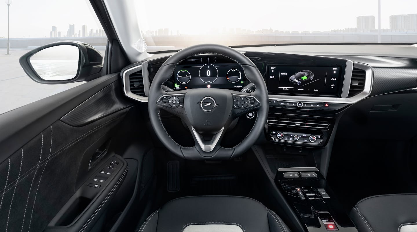 Opel Mokka Electric Armaturenbrett und Lenkrad