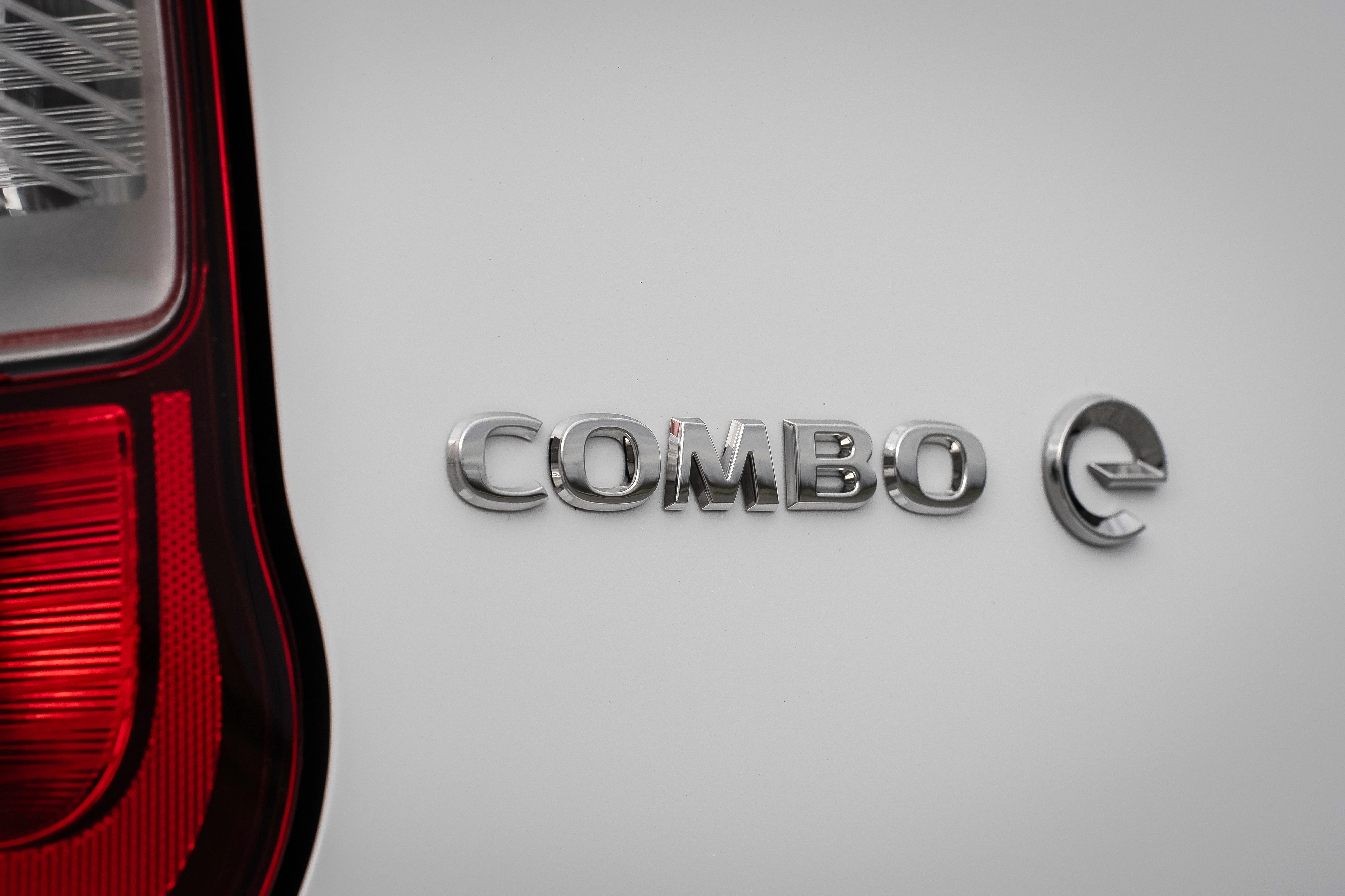  Opel Combo Electric Cargo Detail Schriftzug