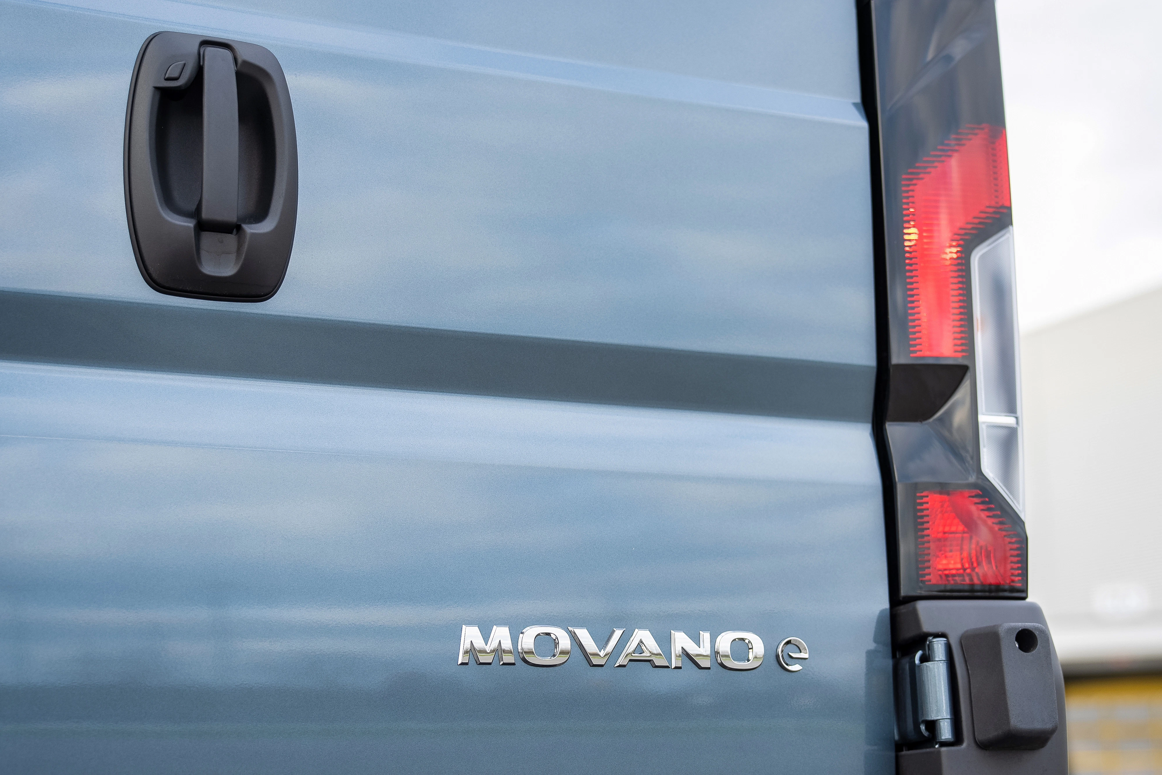 Opel Movano Electric Detail Schriftzug