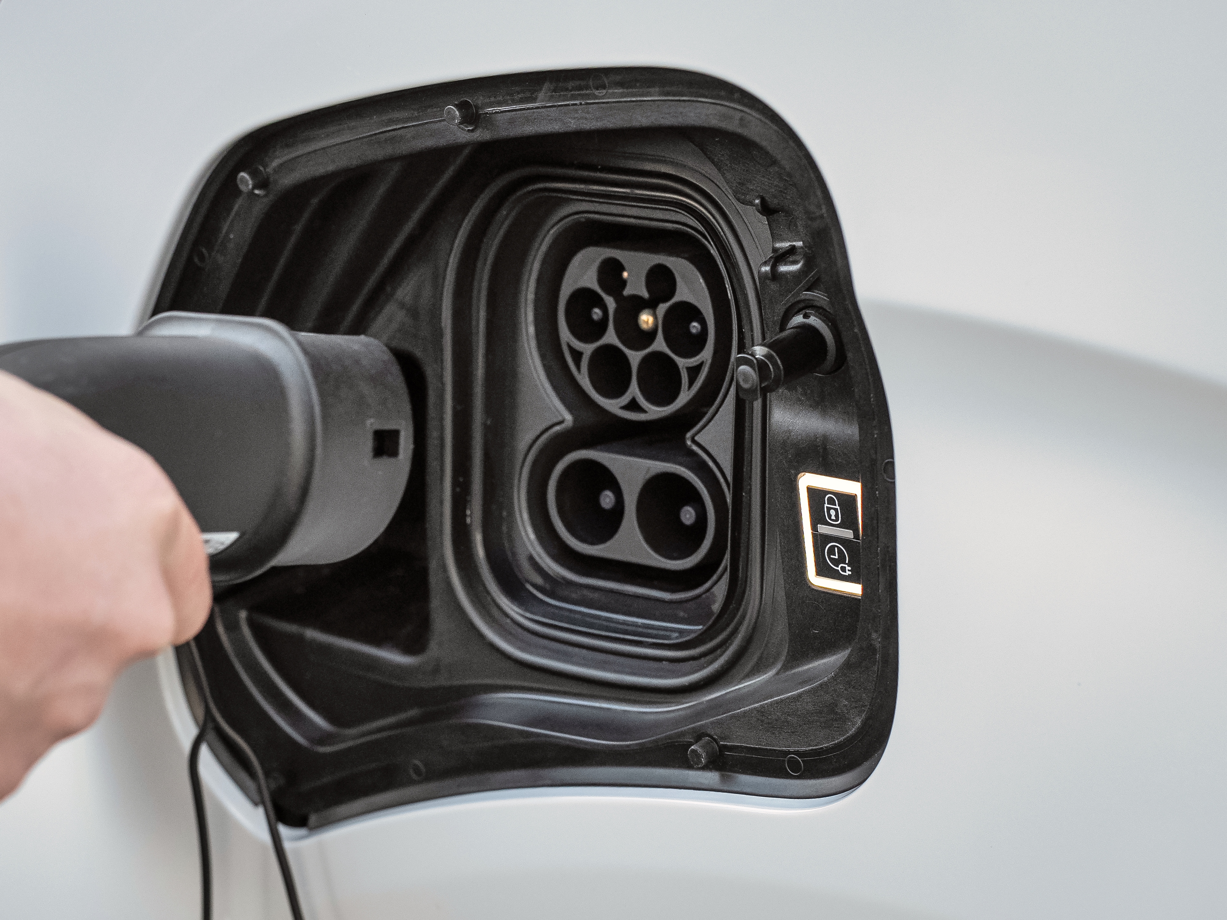 Opel Vivaro Electric Ladeanschluss