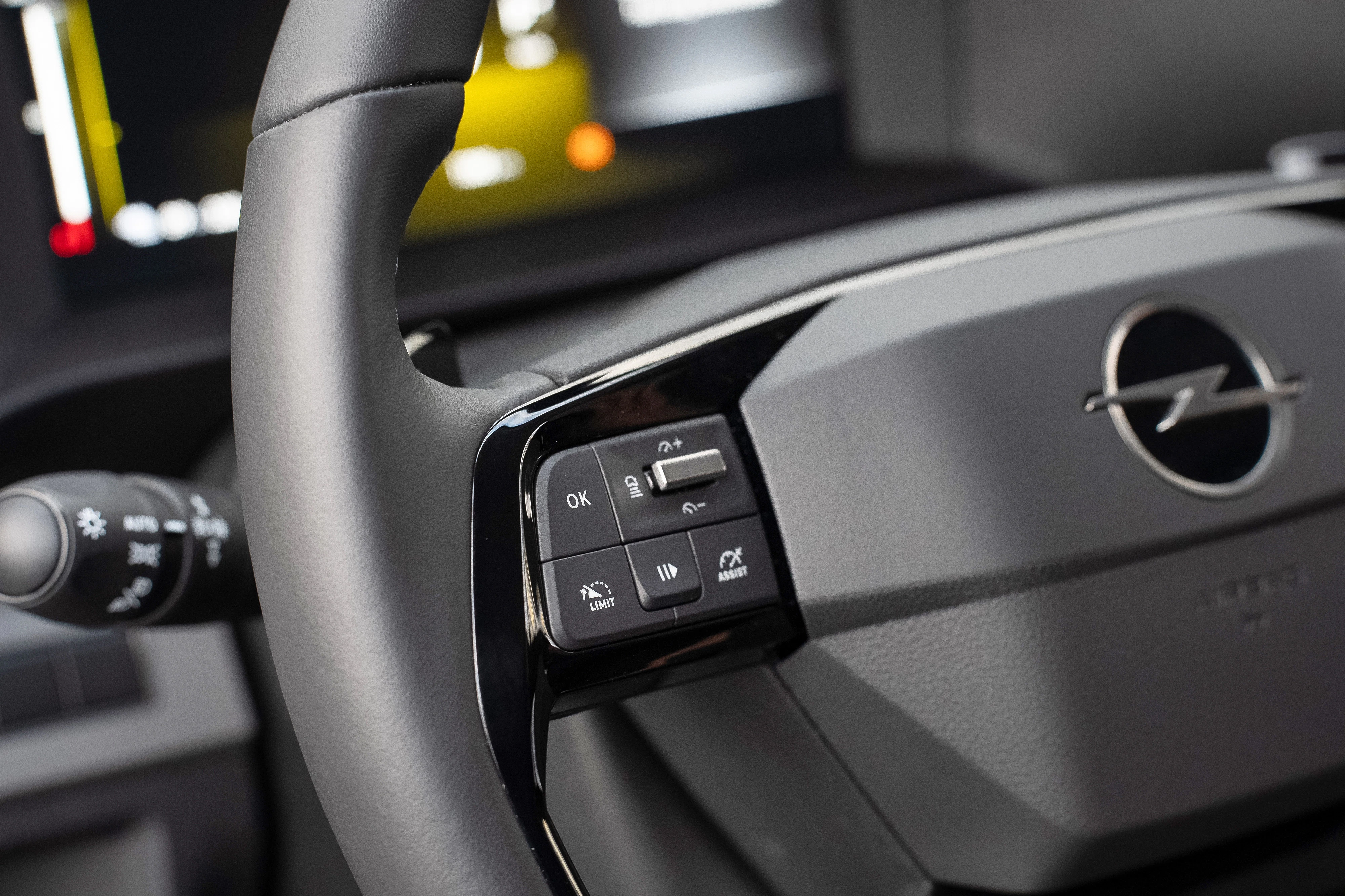 Opel Vivaro Electric Detail Lenkrad