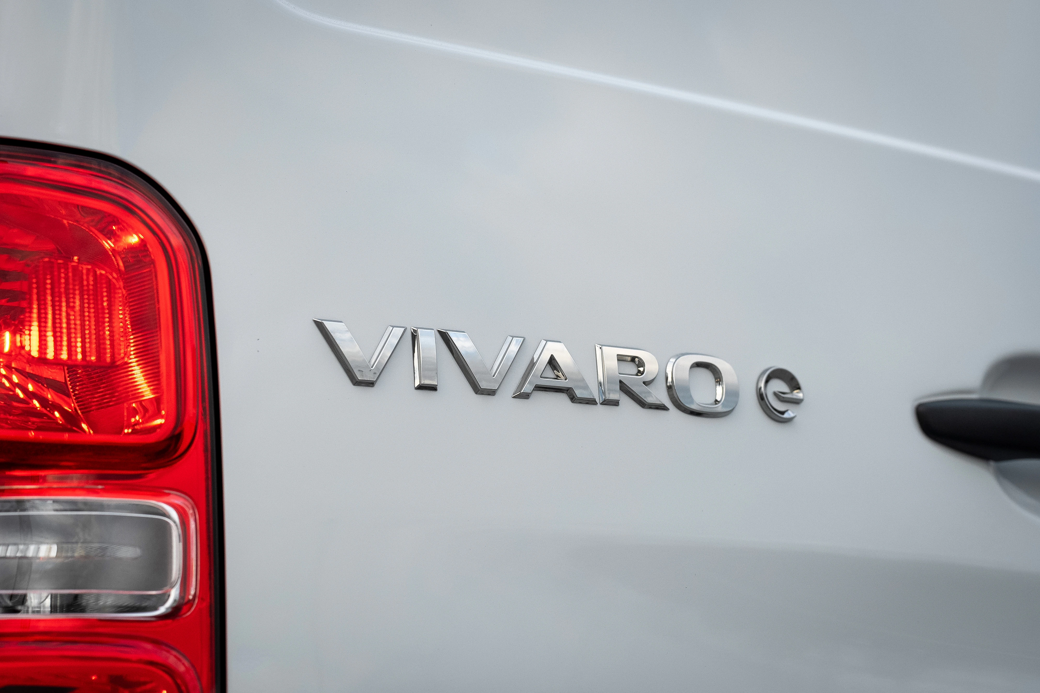 Opel Vivaro Electric Detail Schriftzug