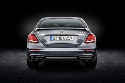 Mercedes-AMG E 63 W213 Aussenansicht Heck Studio statisch schwarz