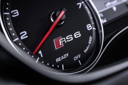 Audi RS6 Avant C7 Innenansicht Detail Kombiinstrument statisch schwarz