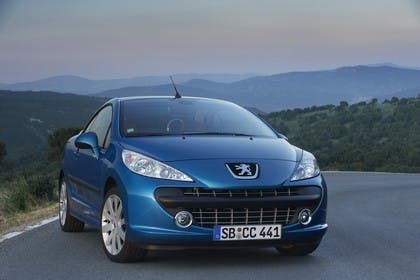 Peugeot 207 CC W Aussenansicht Front schräg statisch blau
