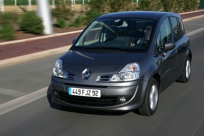 Renault Modus P Facelift Aussenansicht Front schräg dynamisch grau