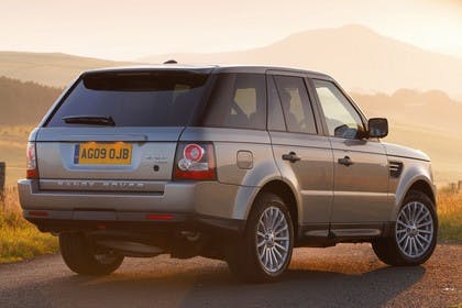 Land Rover Range Rover Sport LS Aussenansicht Heck schräg statisch silber