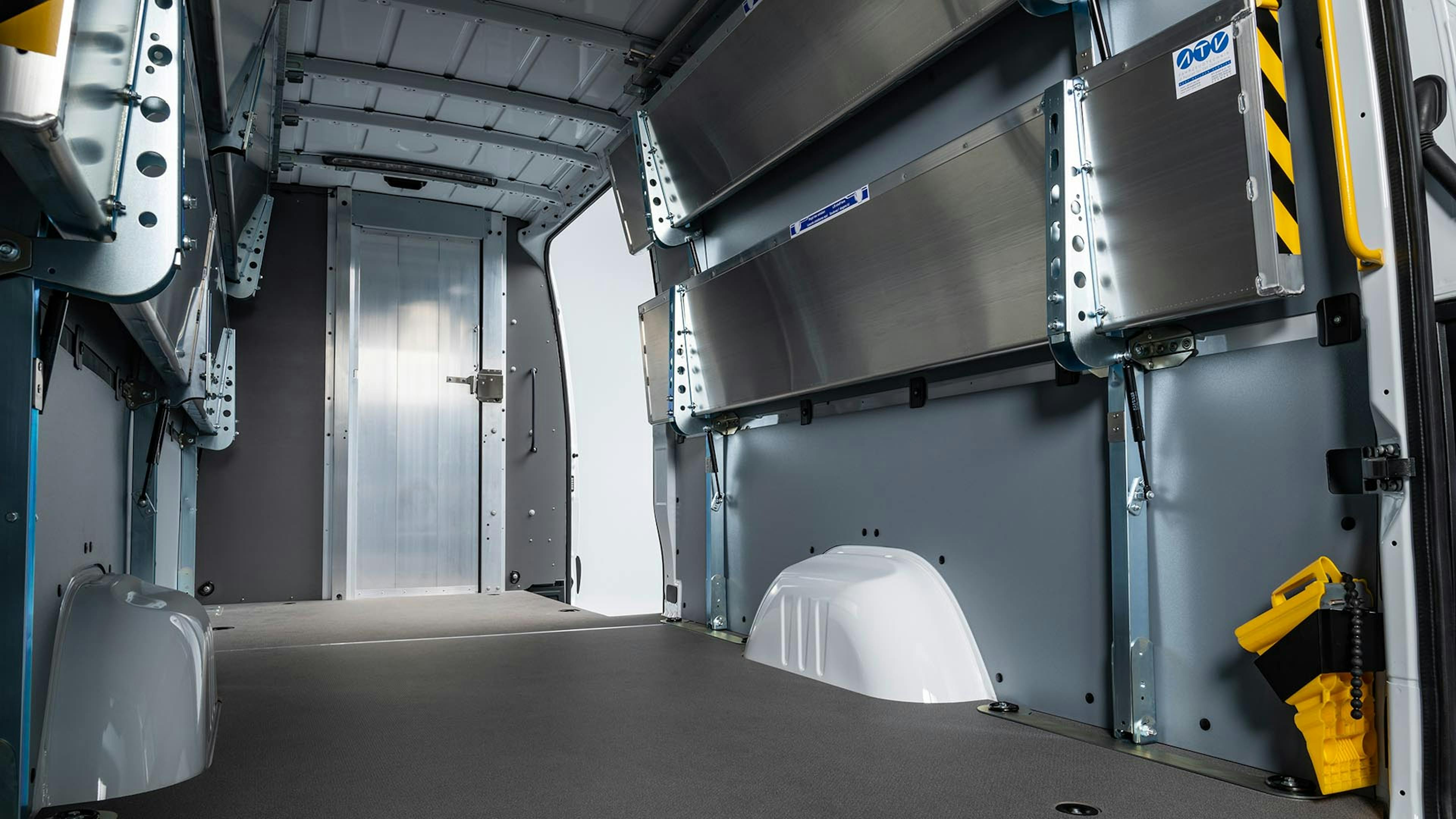 Der Laderaum eines Mercedes-Benz Sprinter.
