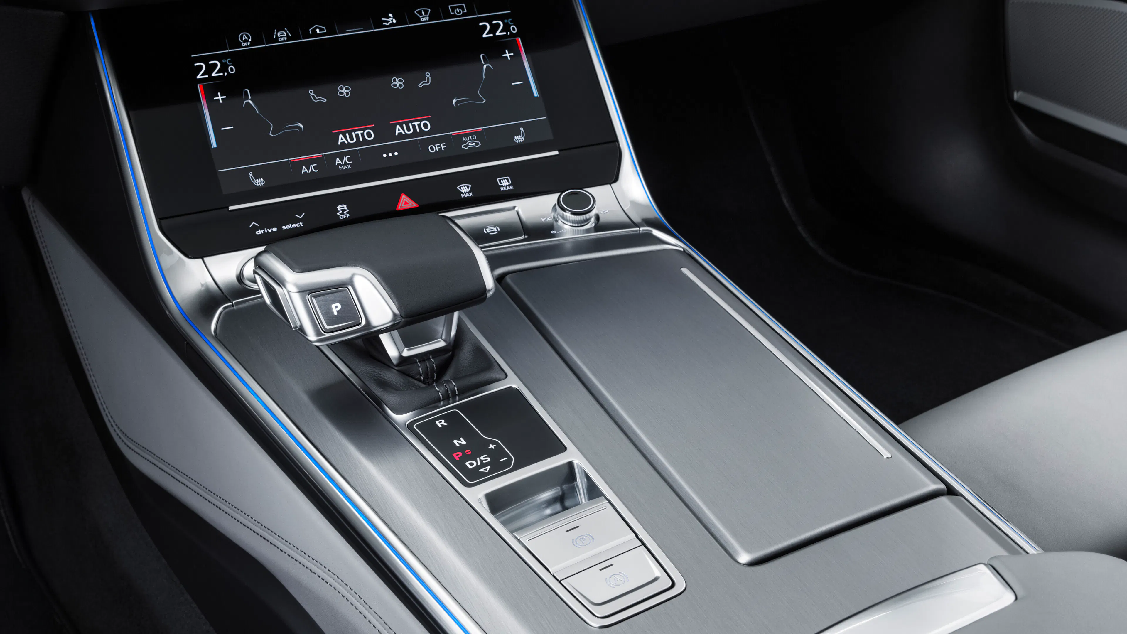 Nahaufnahme der Mittelkonsole eines Audi mit Automatikwählhebel.