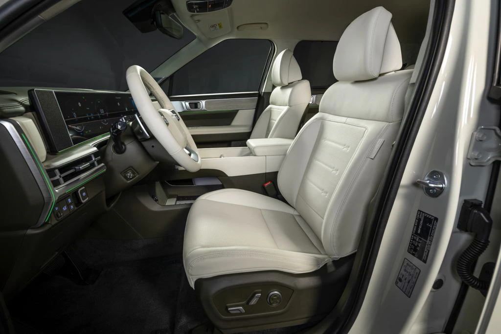Hyundai SANTA FE Hybrid seitliche Innenansicht vordere Reihe