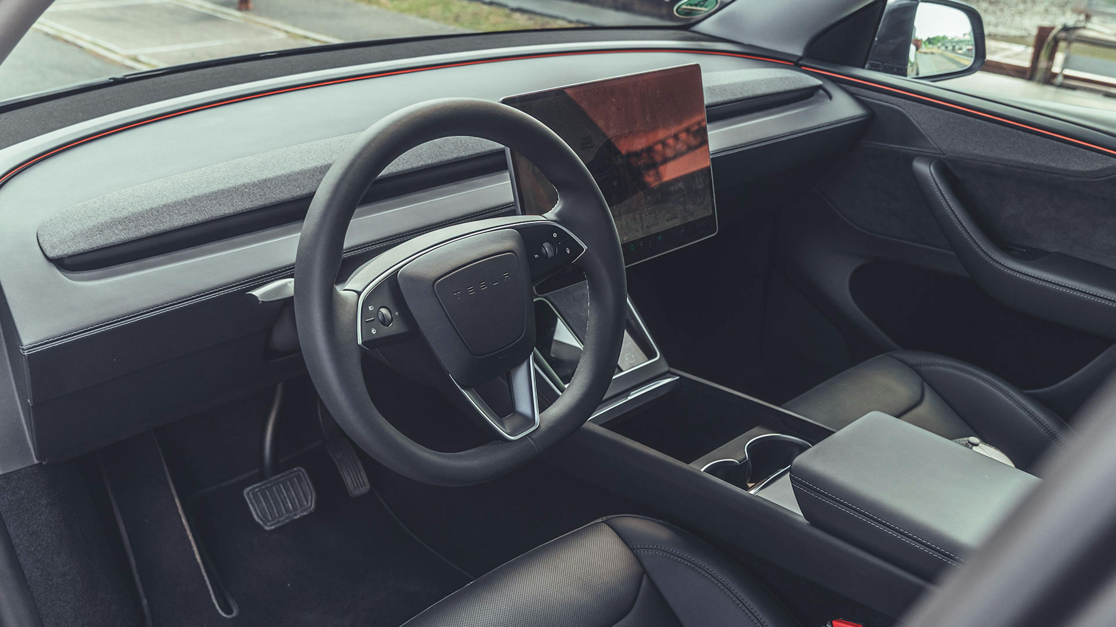 Blick ins Cockpit des Tesla Model Y