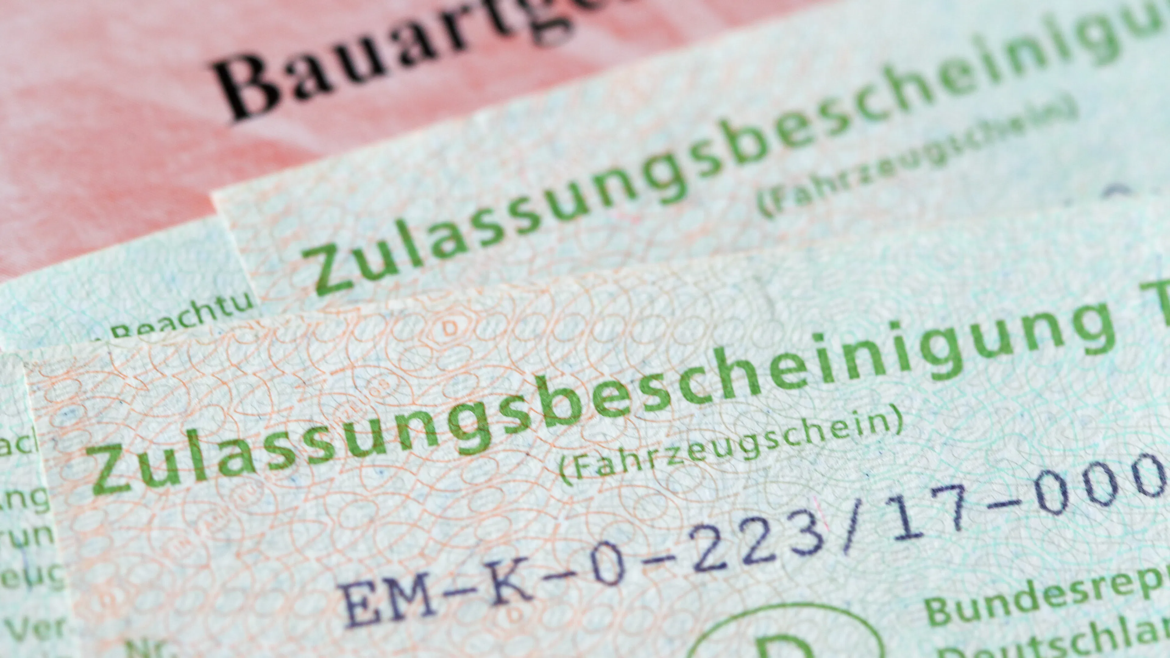 Nahaufnahme der Zulassungsbescheinigung I (Fahrzeugschein)