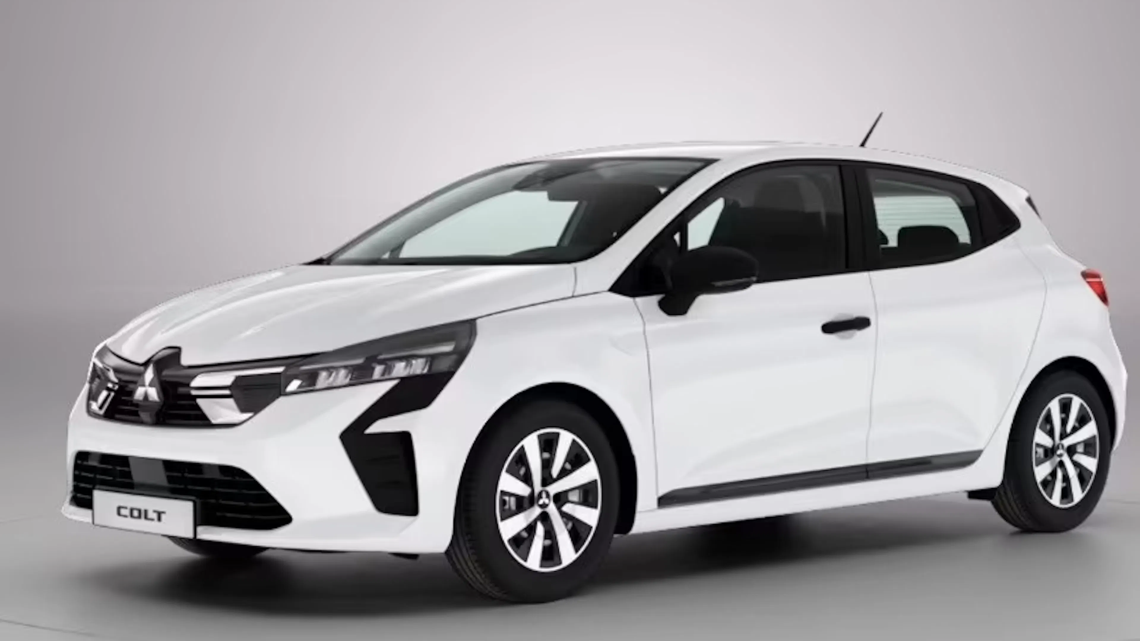 Ein weißer Mitsubishi Colt