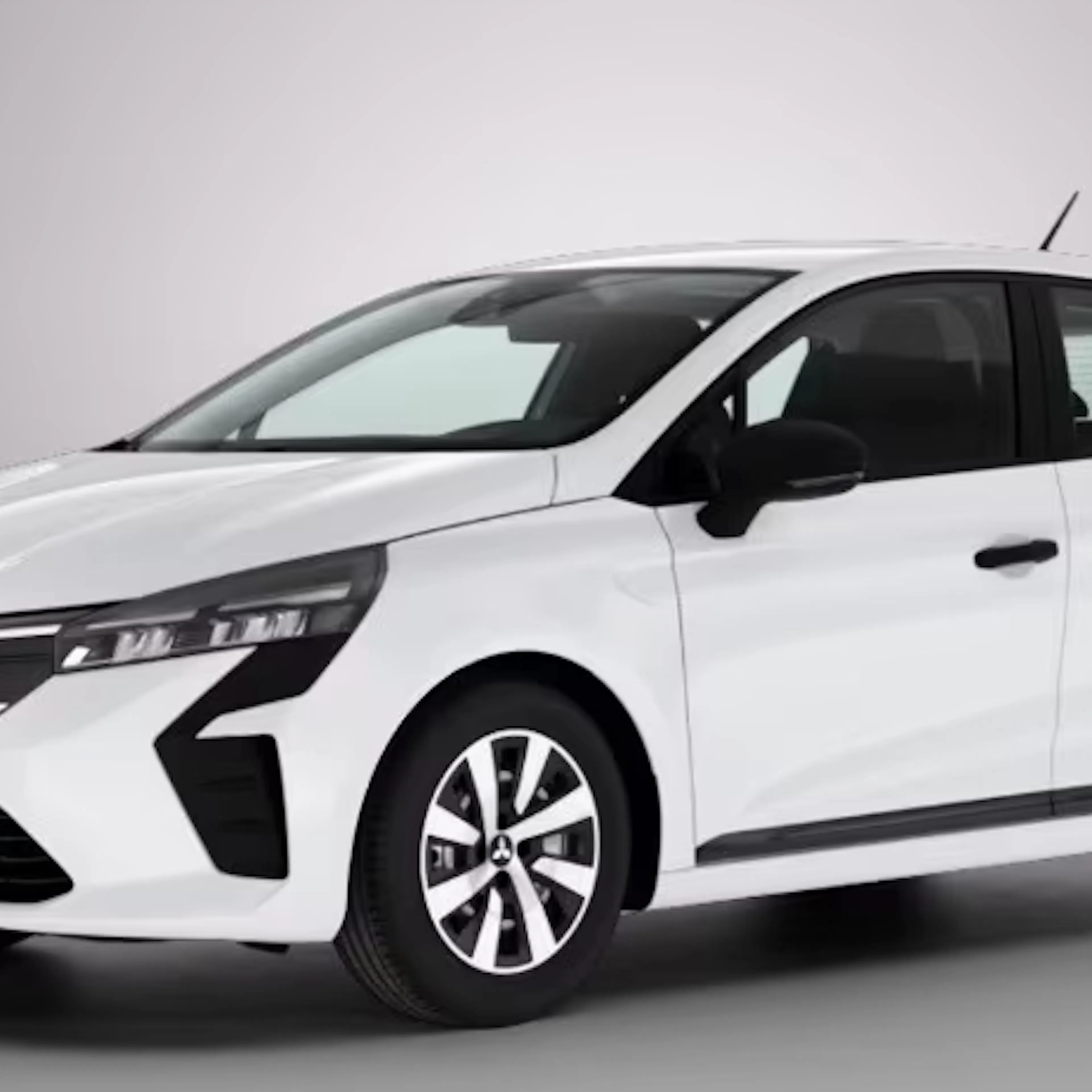 Ein weißer Mitsubishi Colt