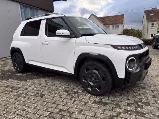 Ein weißer Hyundai Inster