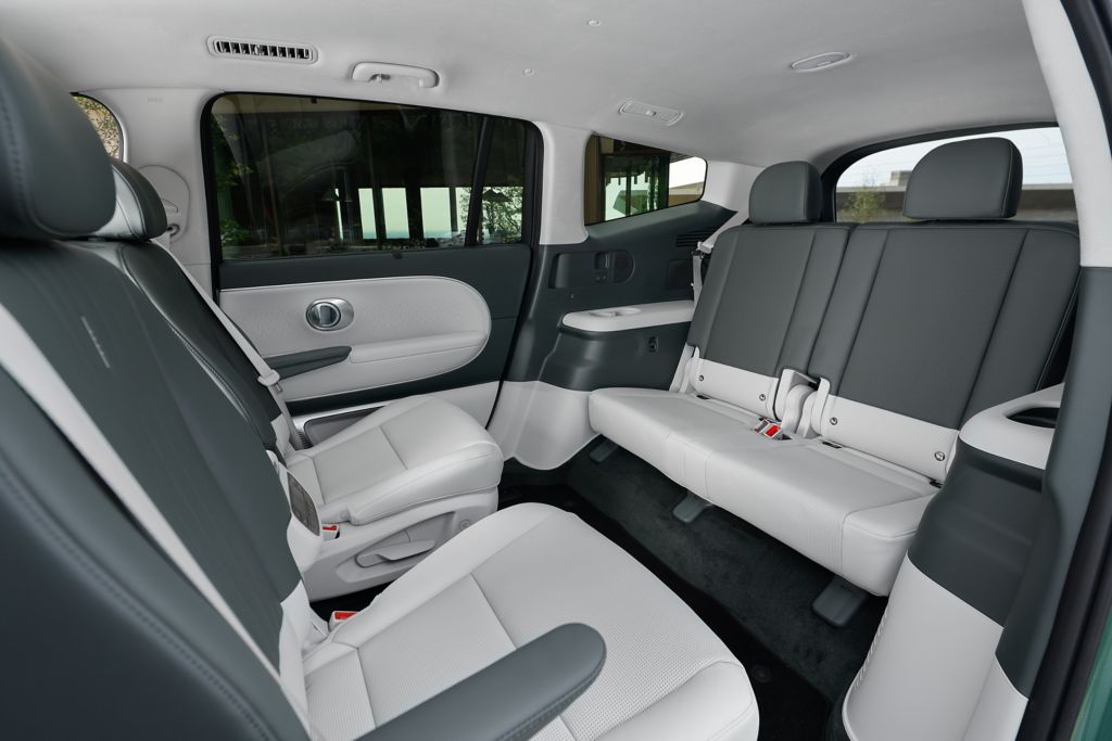 Hyundai IONIQ 9 Innenansicht Rückbank mit gedrehter 2. Reihe