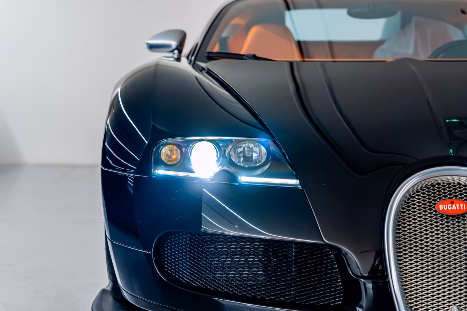 Eine Detailaufnahme eines Bugatti Veyron