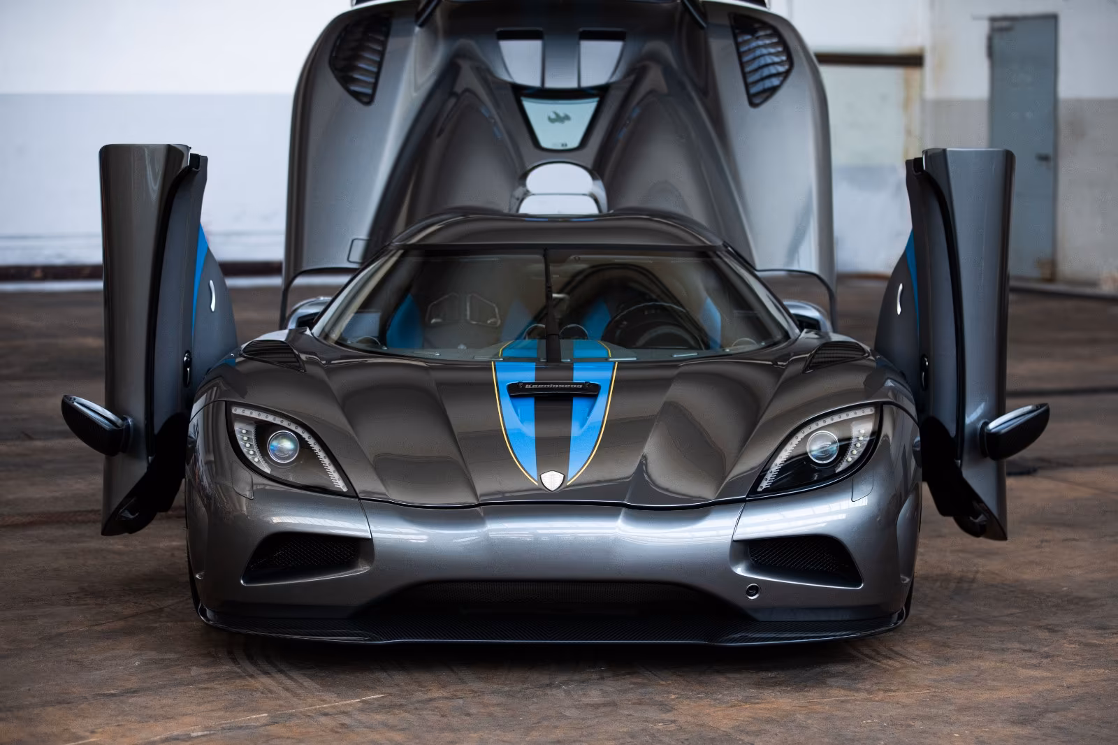 Ein Koenigsegg Agera mit geöffneten Türen